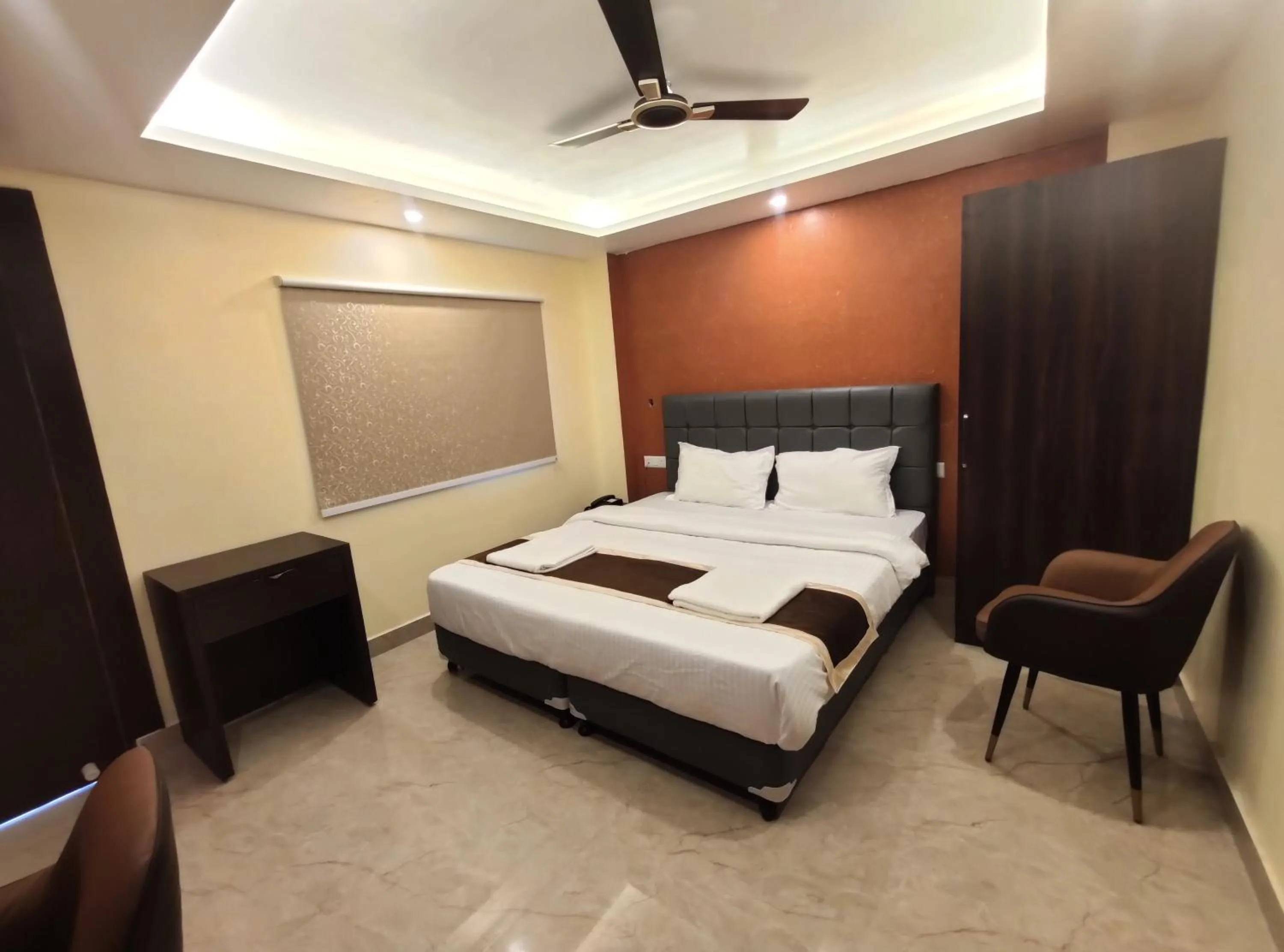 Bed in Royal View Residency