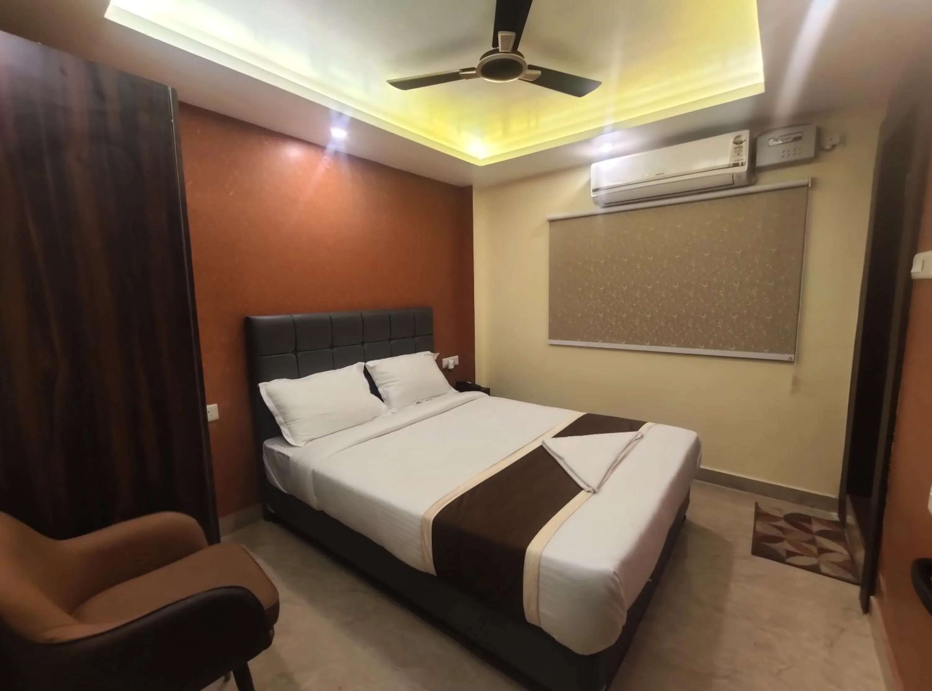 Living room, Bed in Royal View Residency