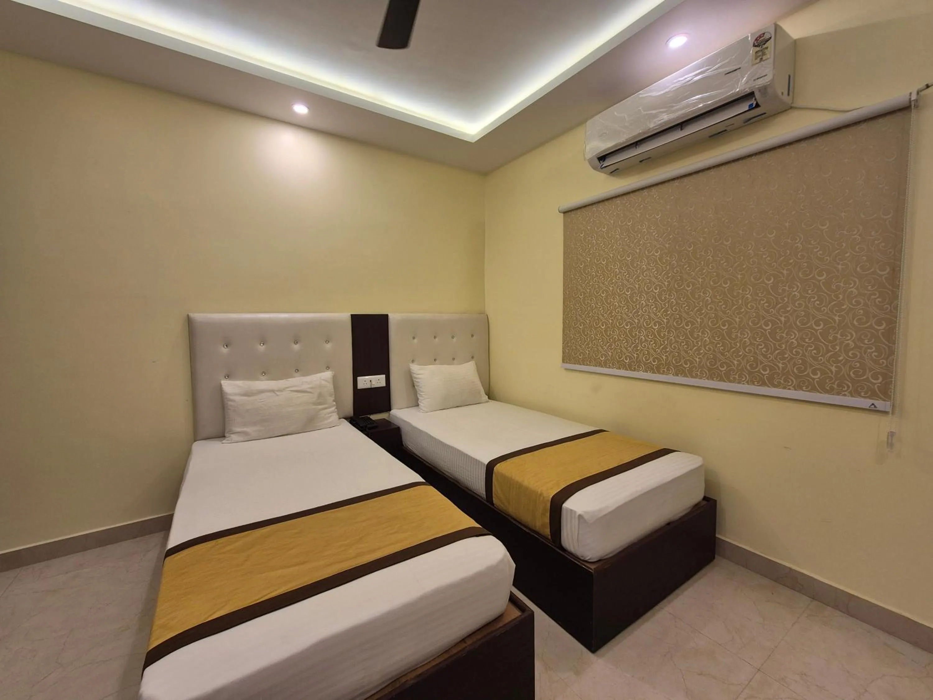 Bed in Royal View Residency