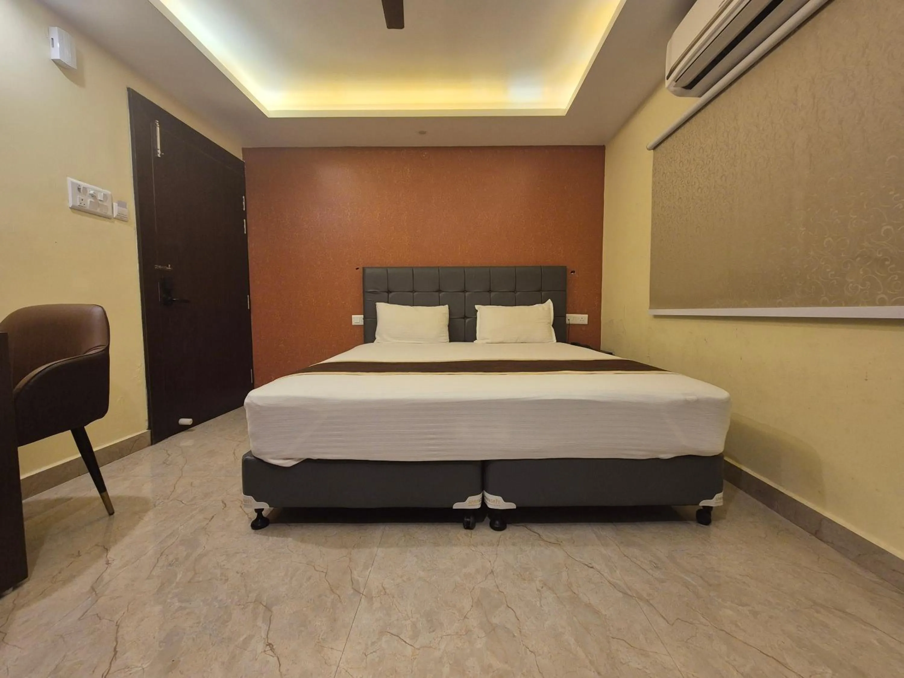 Bed in Royal View Residency
