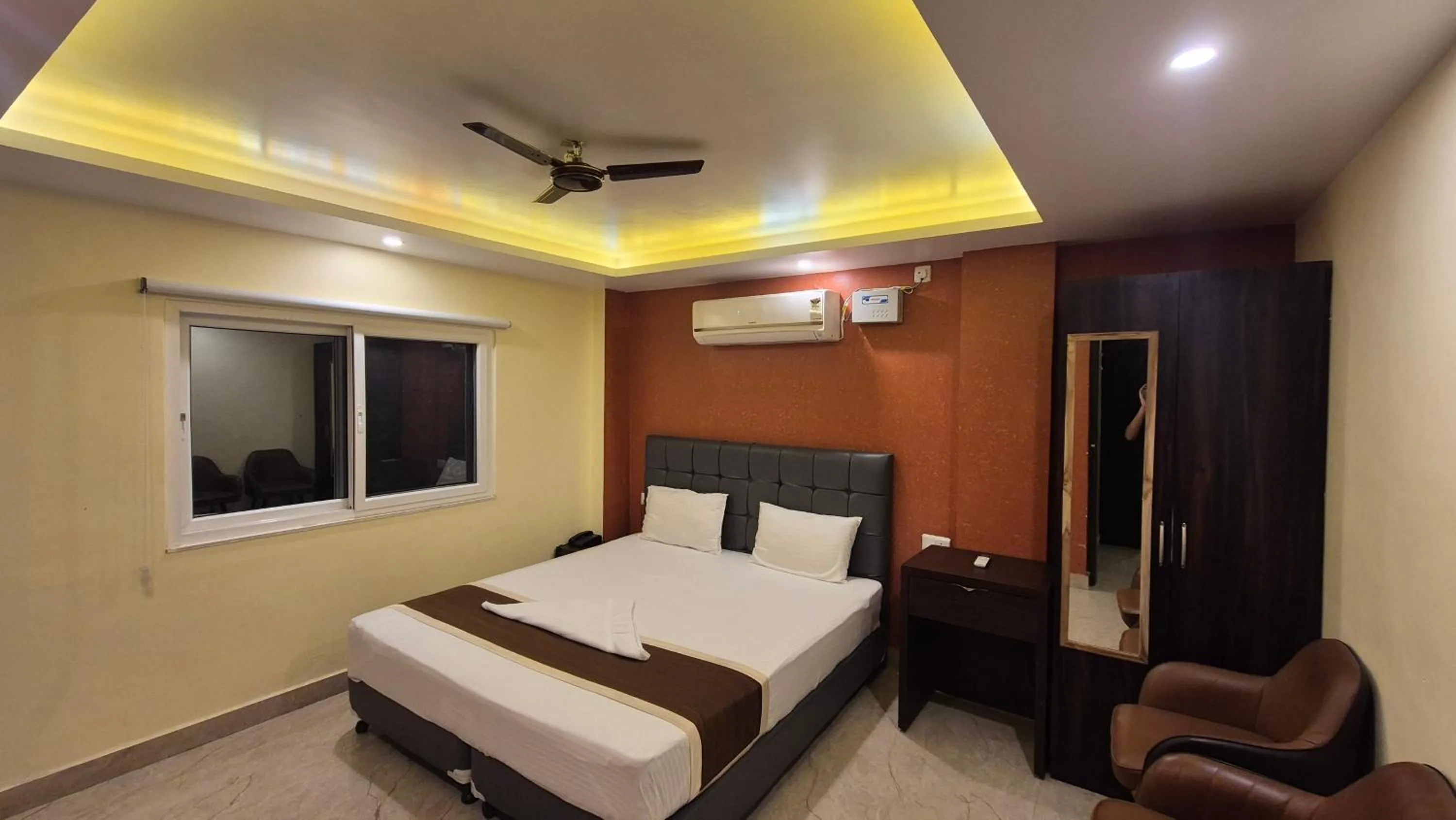 Bed in Royal View Residency