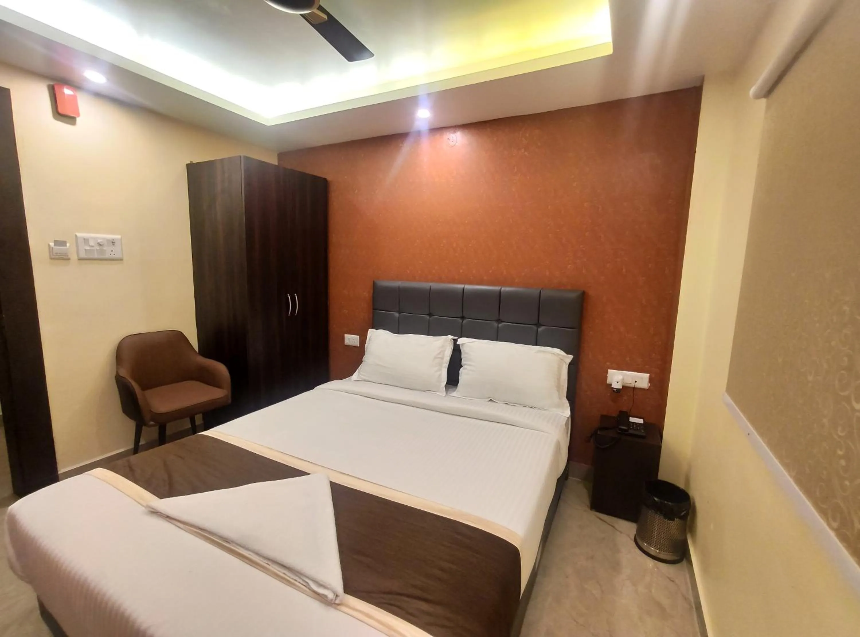 Bed in Royal View Residency