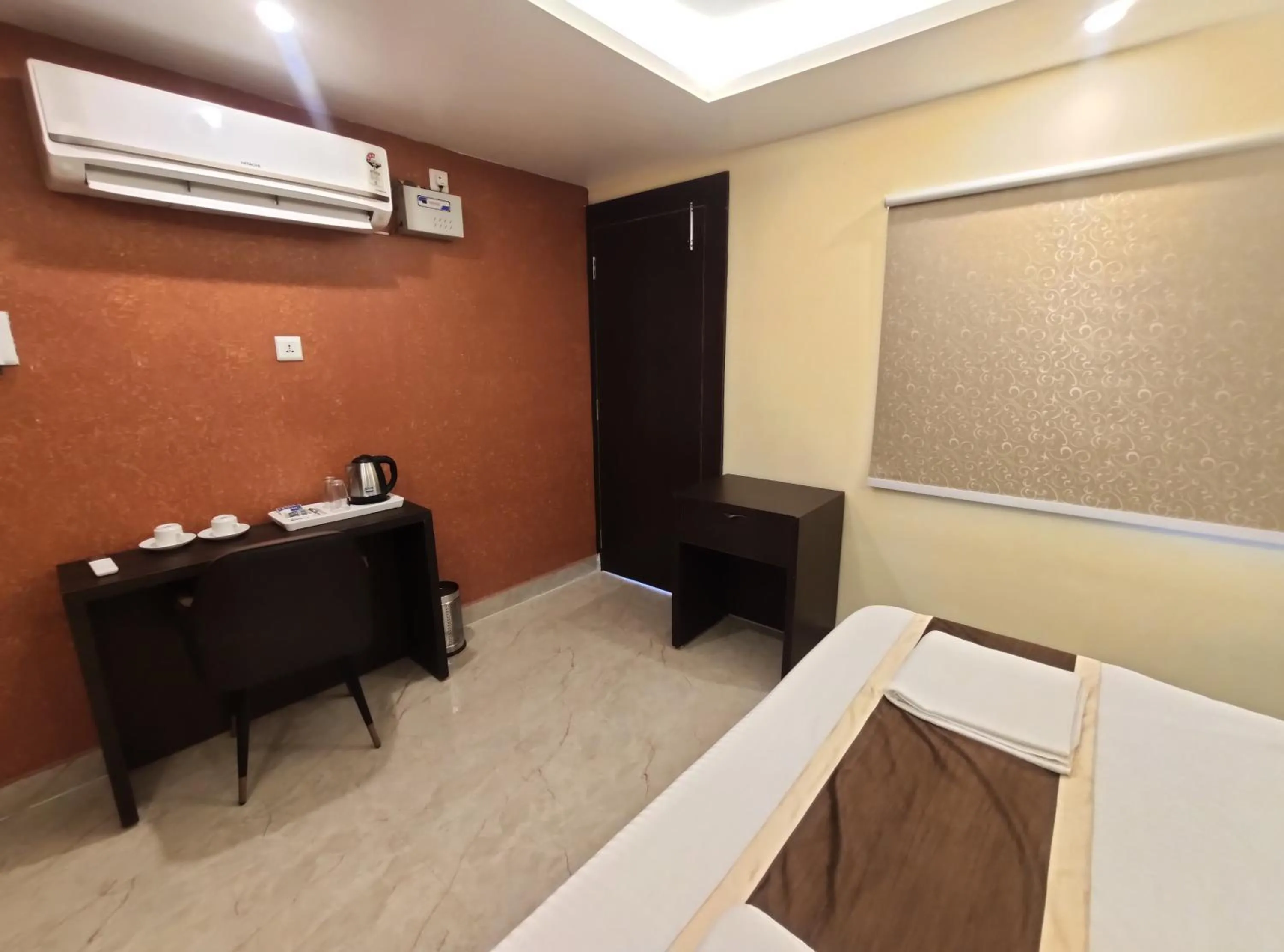 Bed in Royal View Residency