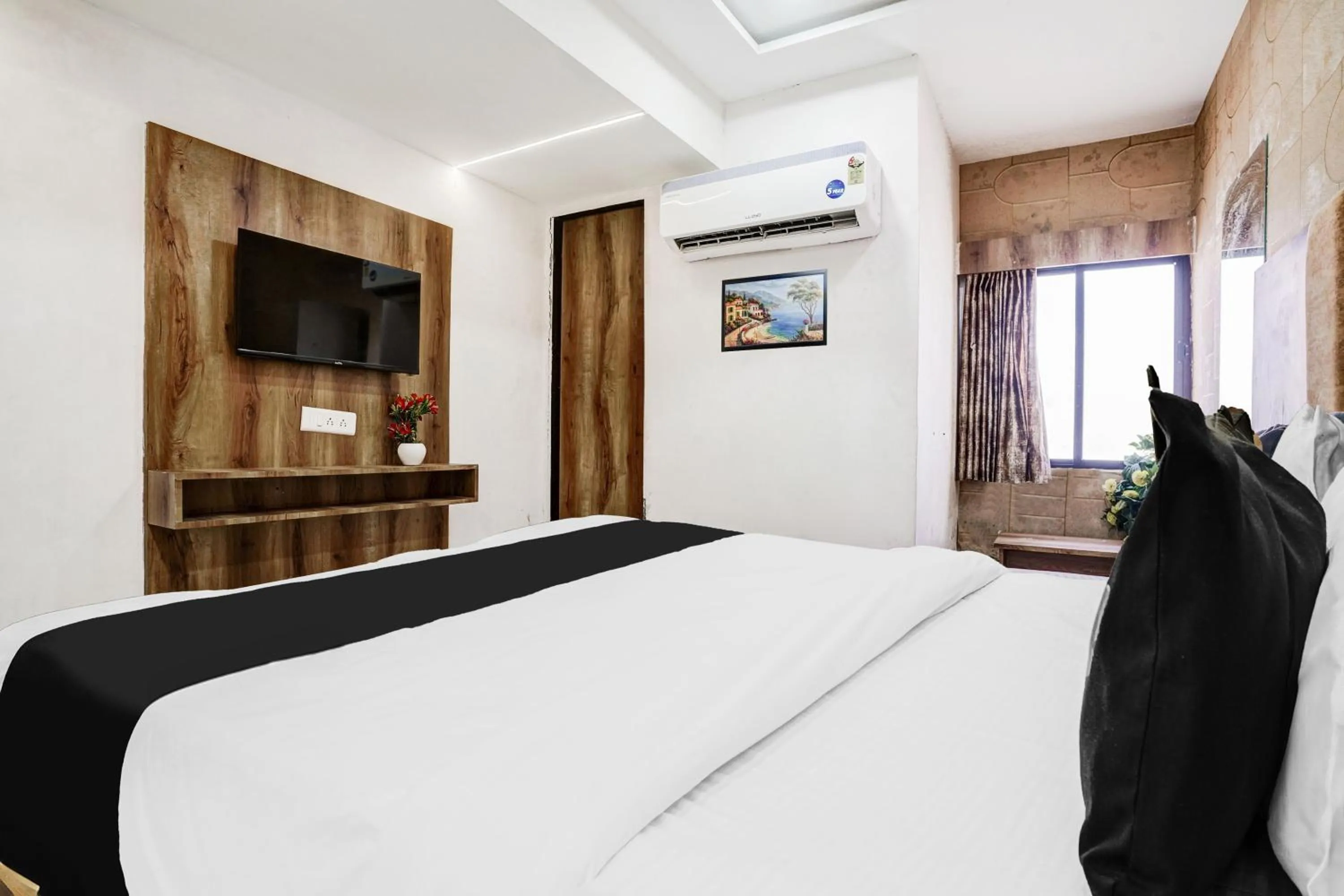 Bedroom in Super Collection O Maninagar Near Railway Station formerly A1 Residency