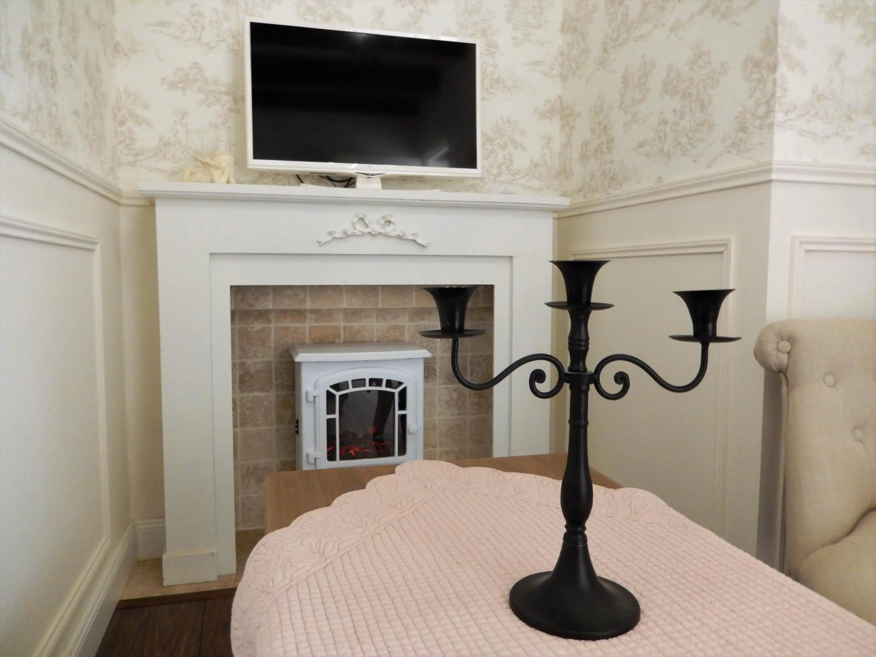 Living room, Bed in La Cordonnerie de Réau