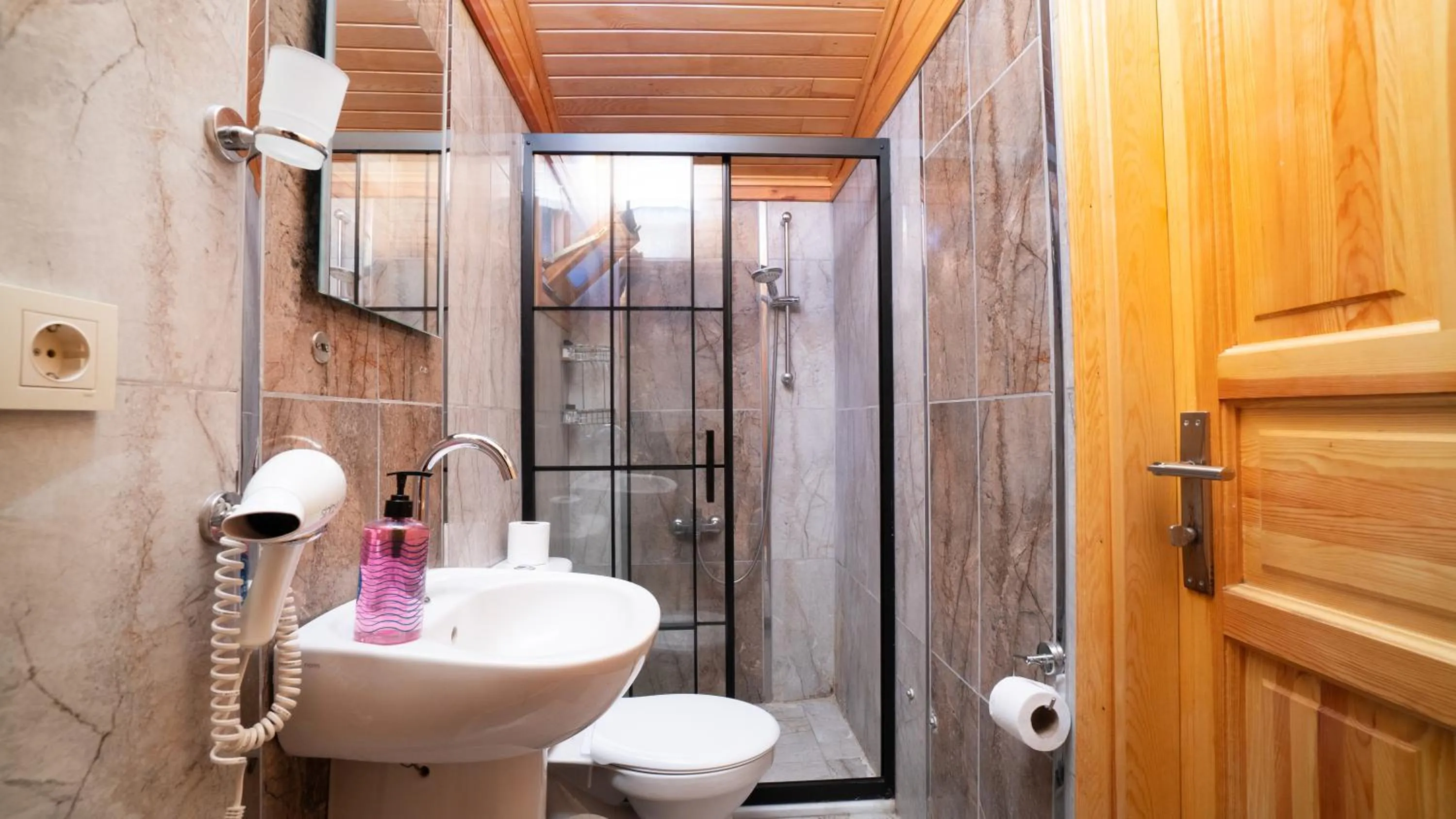 Bathroom in Lemon Garden Lodge