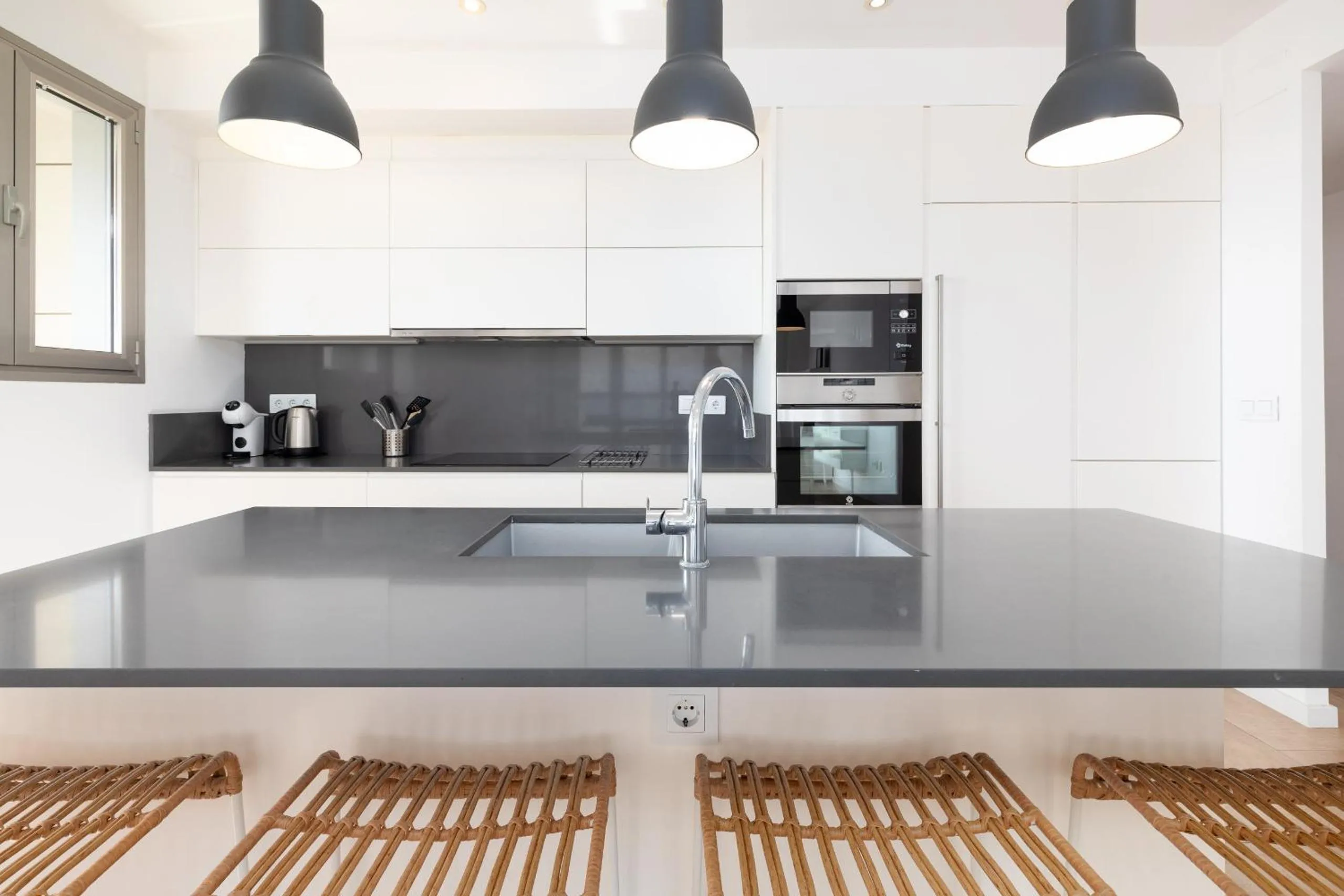 Kitchen or kitchenette in ApartUP Patacona Deluxe