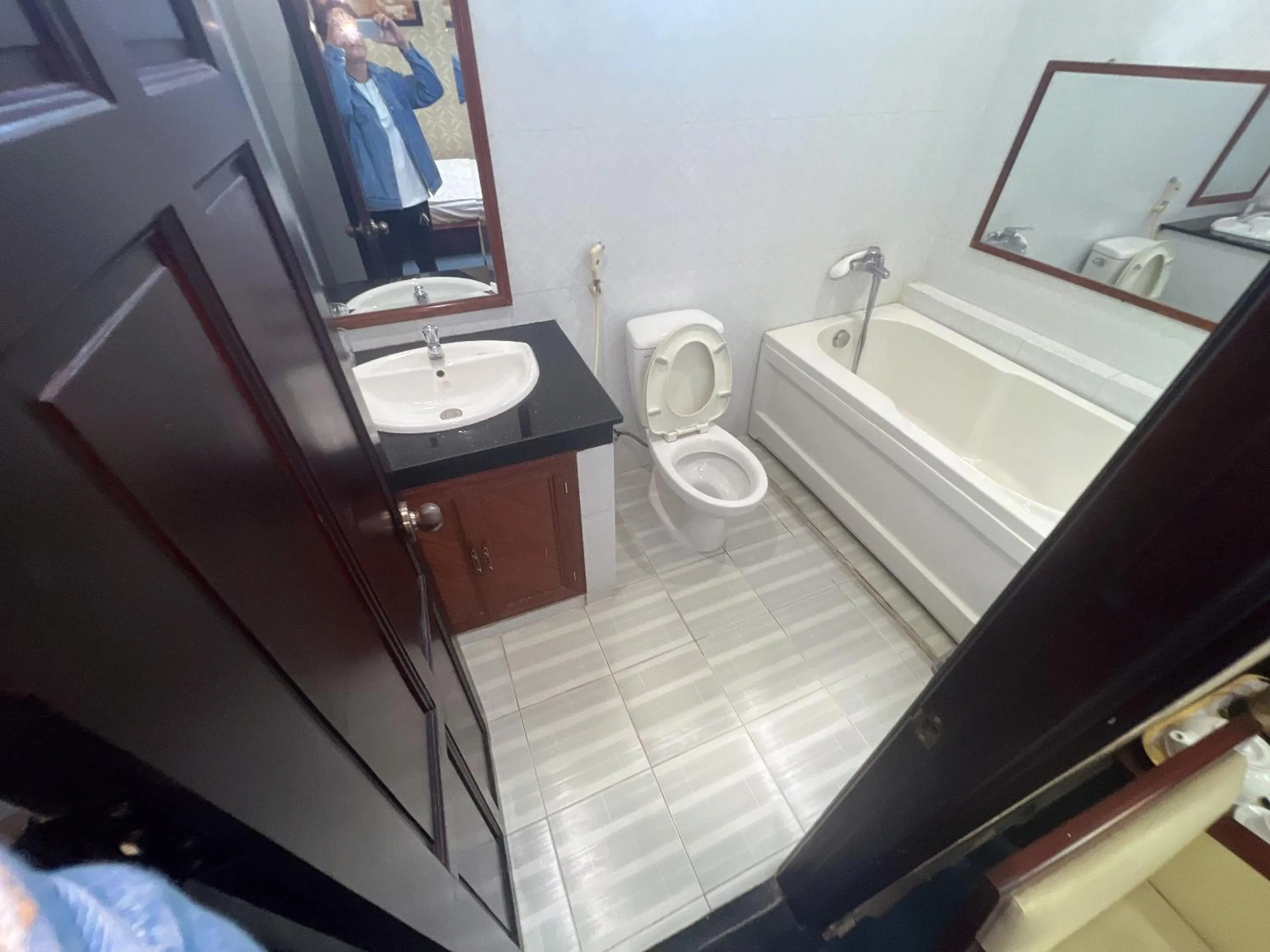 Bathroom in Phi Long 2 Hotel Thu Dau Mot