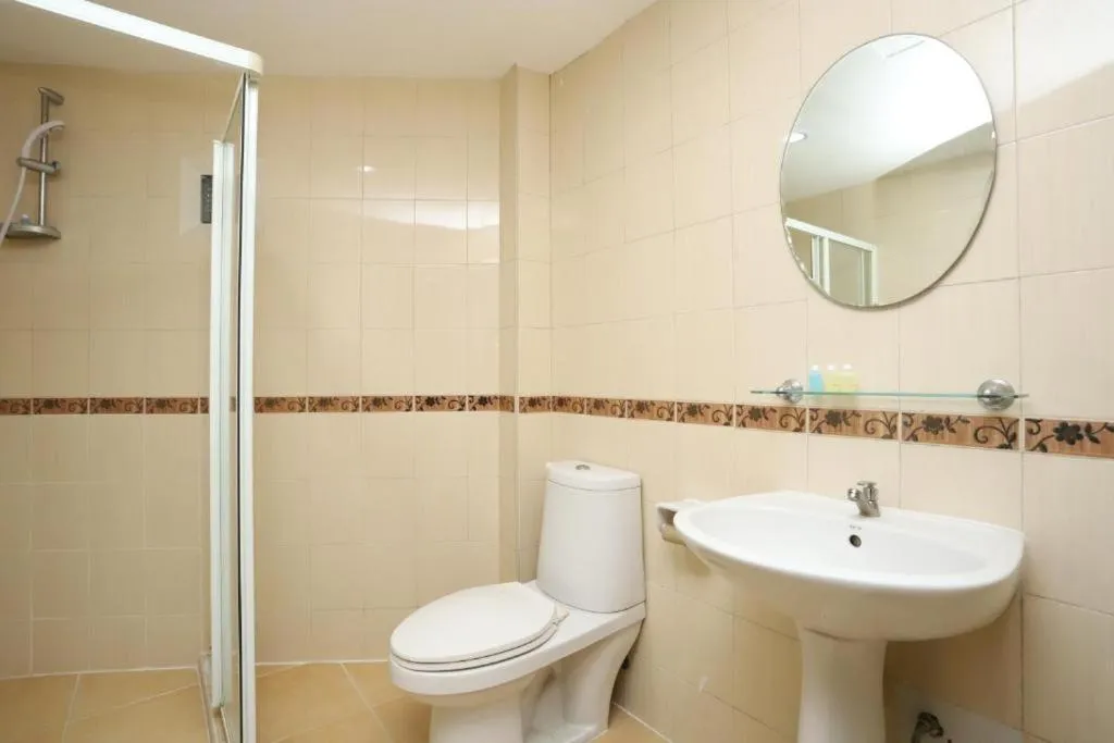 Shower, Bathroom in Lucky Palace Hotel