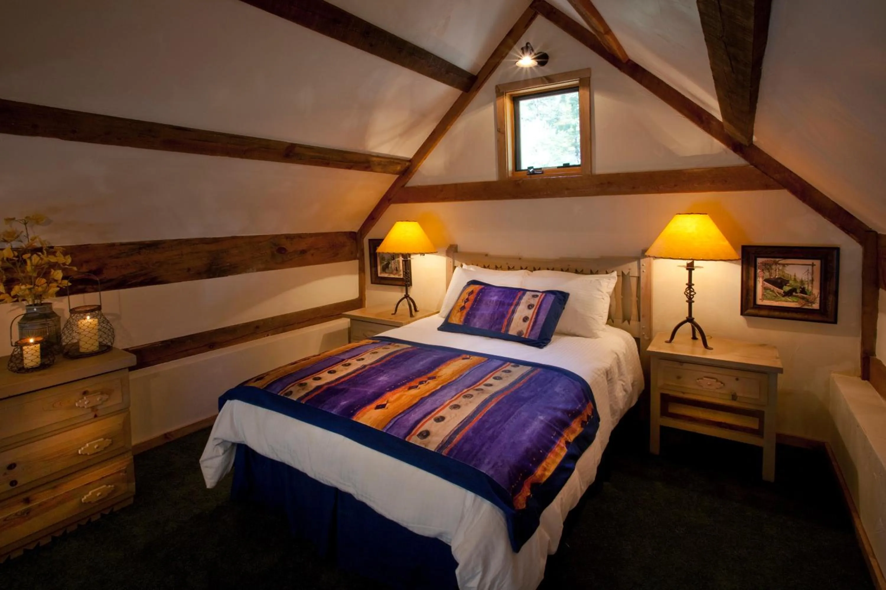 Sauna, Bed in Cottam's Lodge by Alpine Village Suites