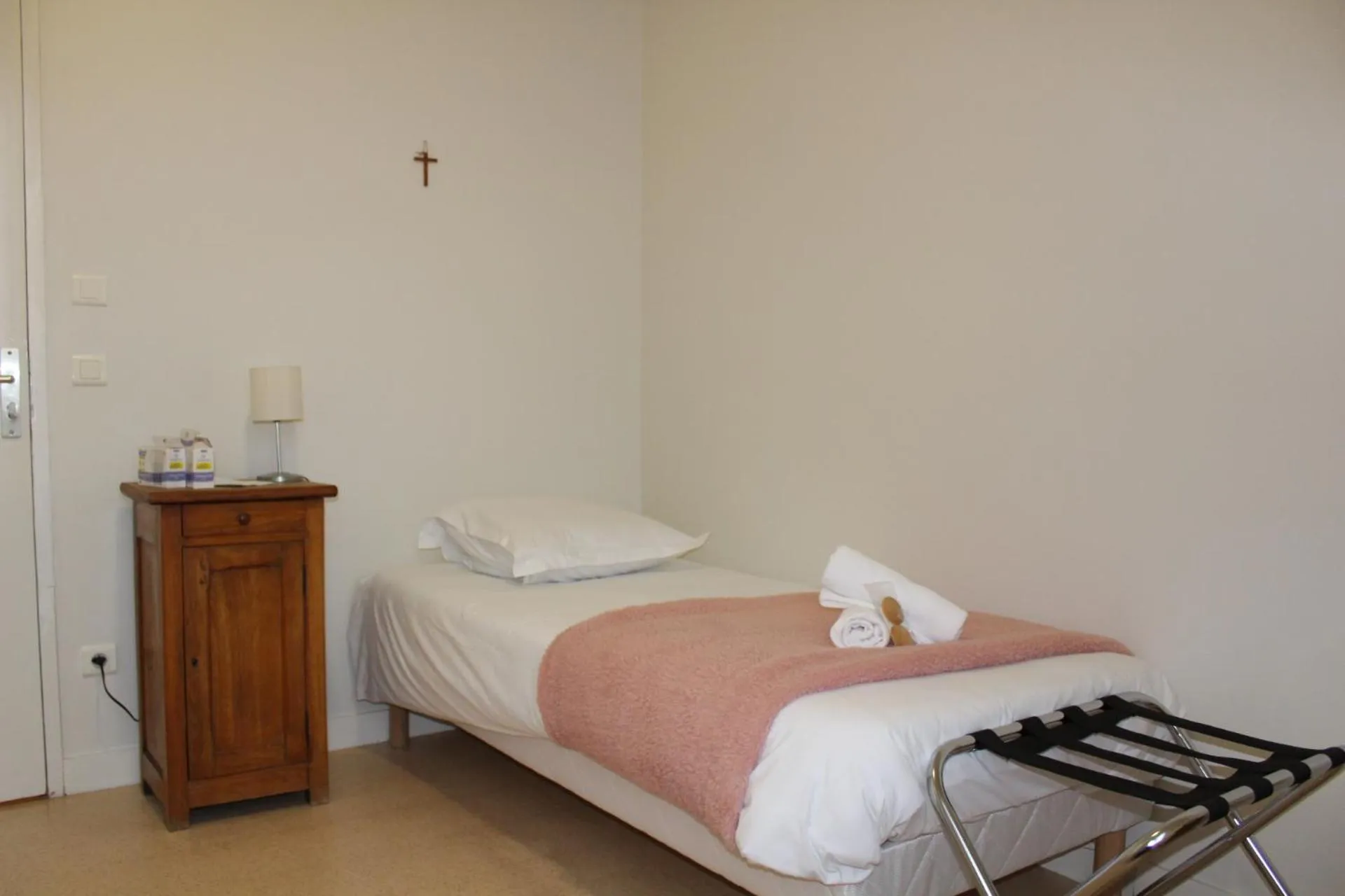 Bed in Le grand couvent de Gramat