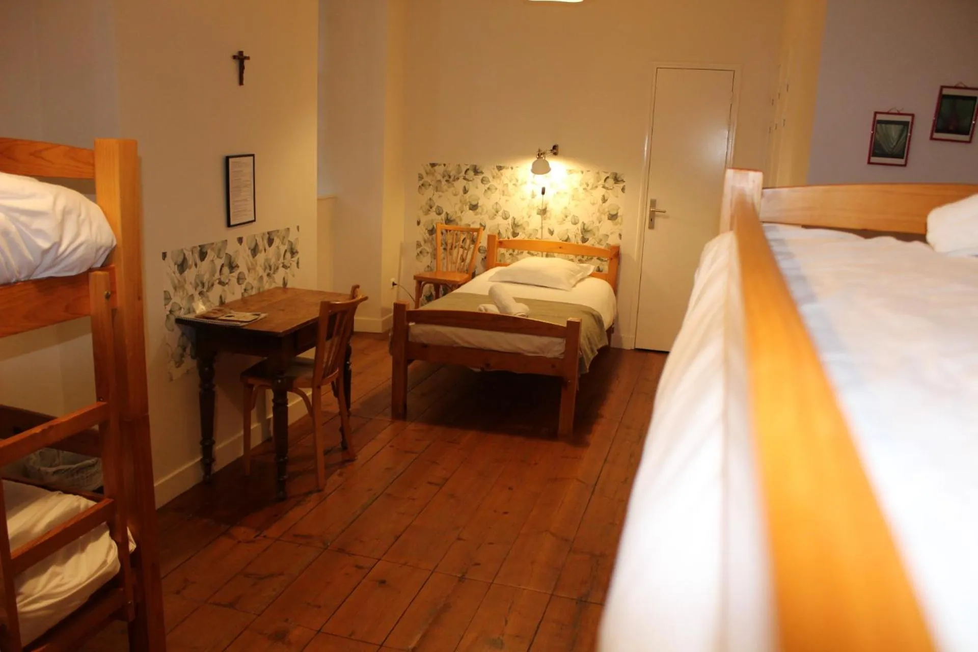 Photo of the whole room, Bed in Le grand couvent de Gramat