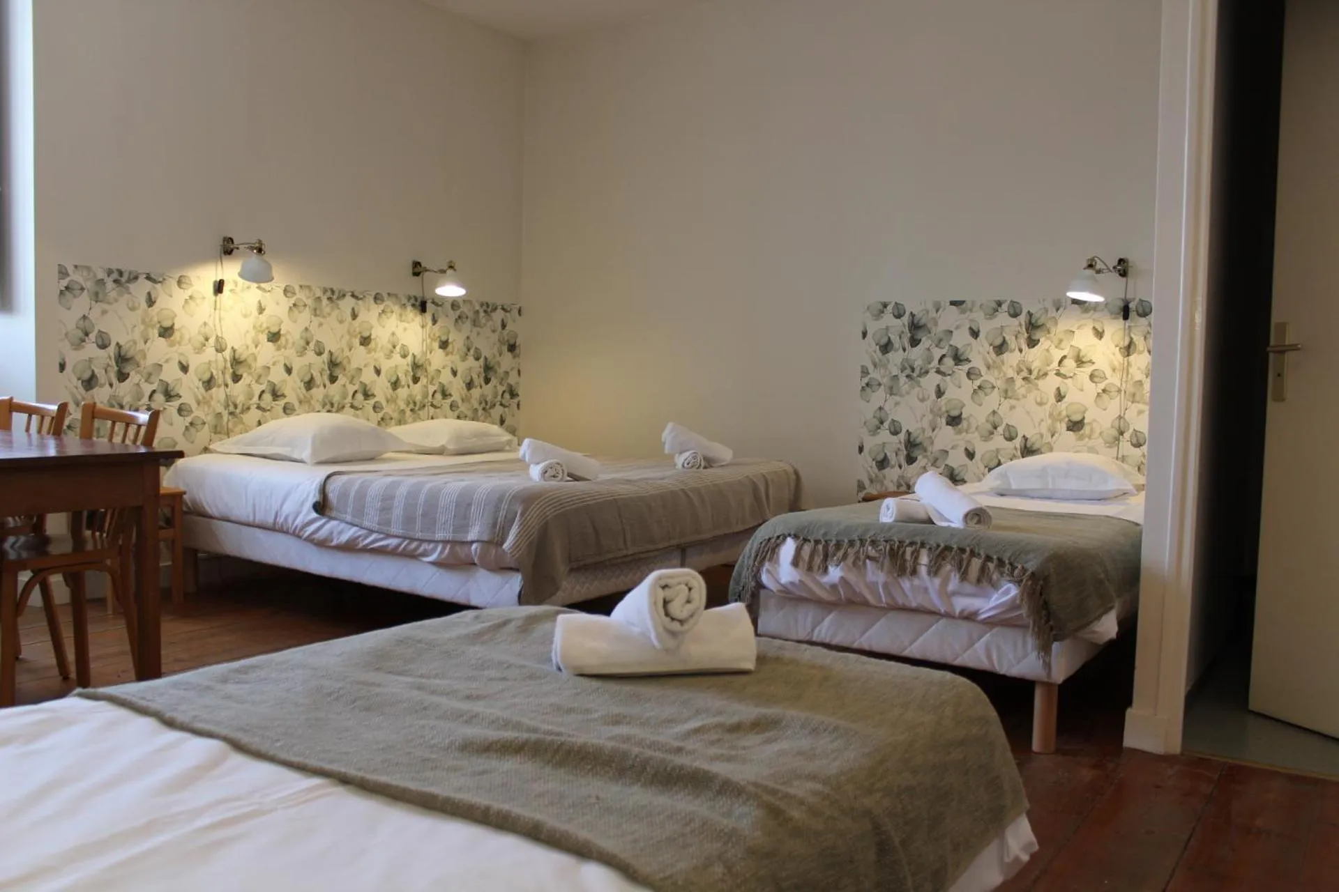 Photo of the whole room, Bed in Le grand couvent de Gramat