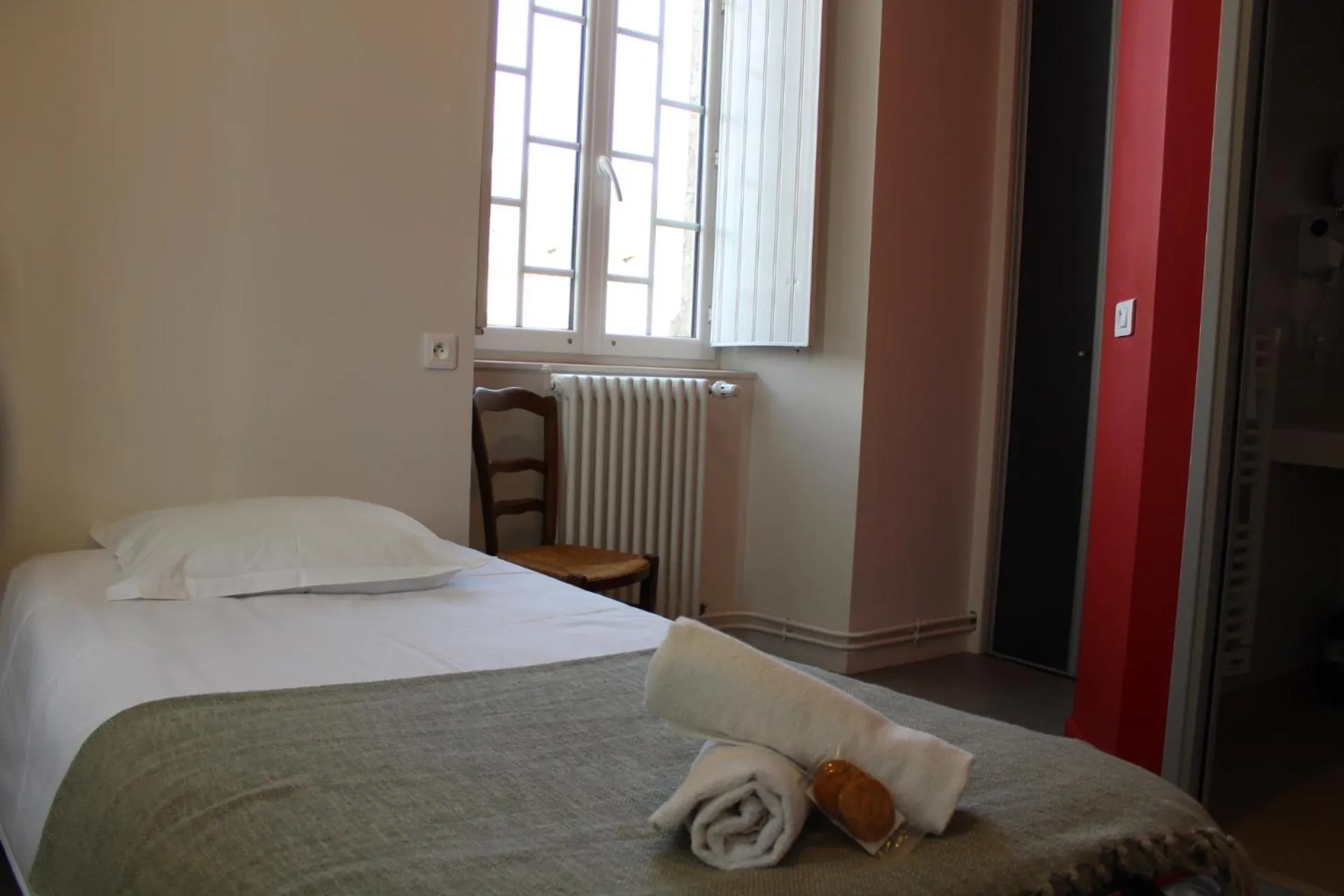 Bed in Le grand couvent de Gramat