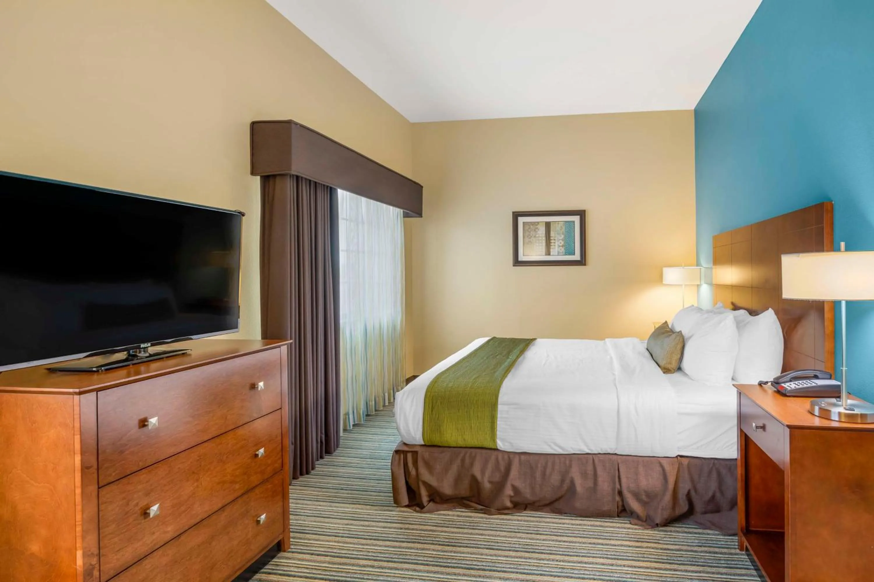 Bedroom, Bed in Best Western Plus Patterson Park Inn