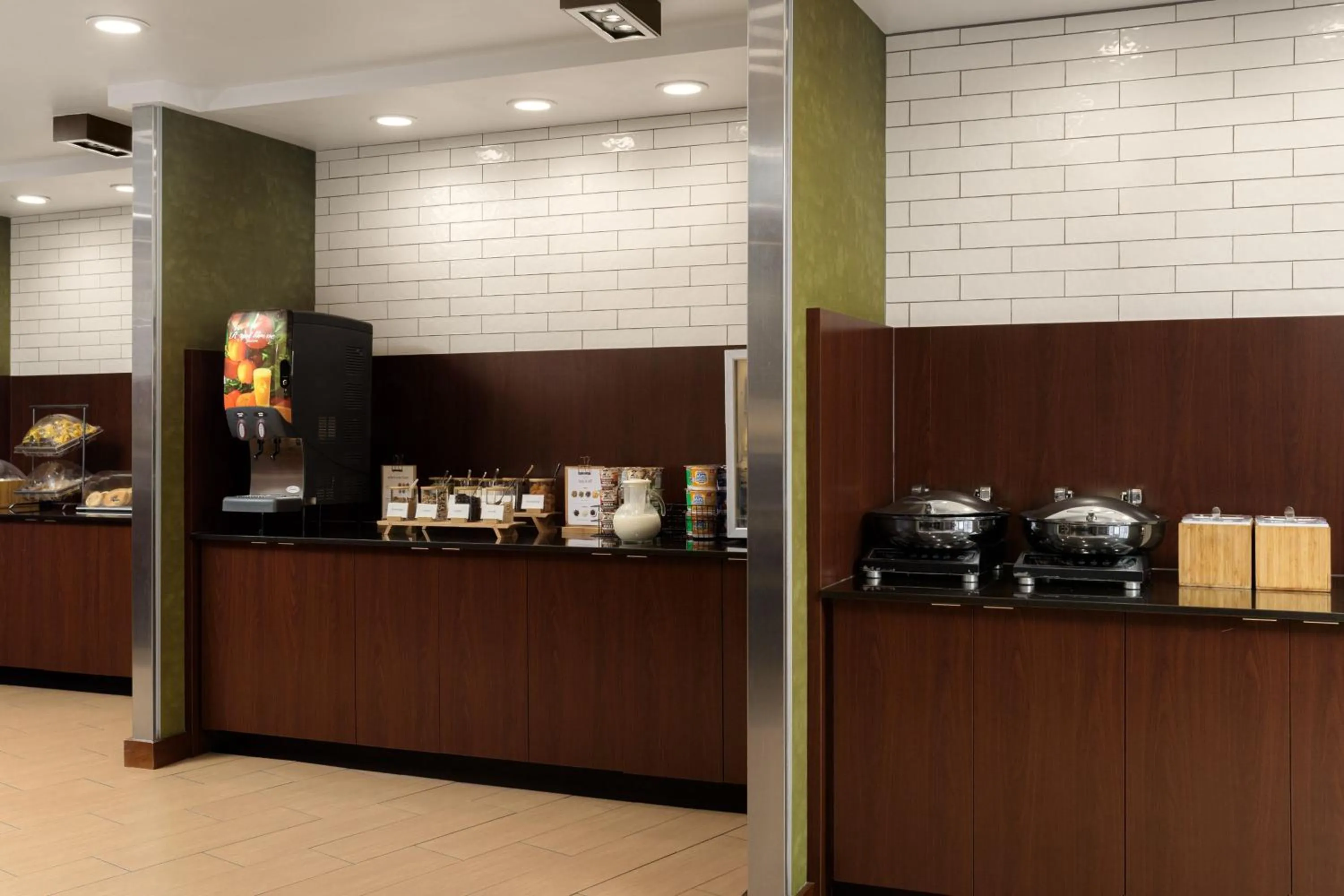 Breakfast in Fairfield Inn & Suites by Marriott Columbia