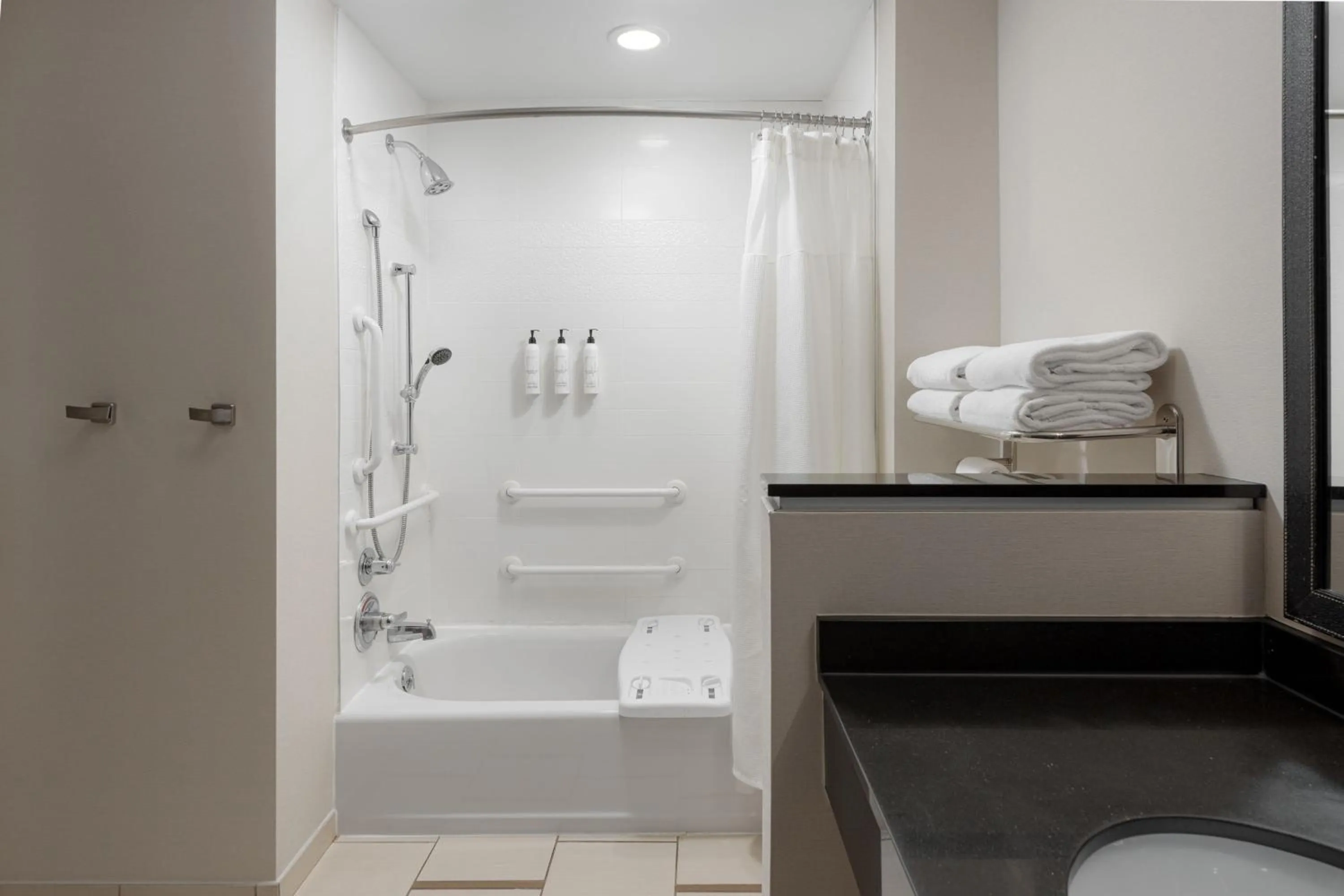 Bathroom in Fairfield Inn & Suites by Marriott Columbia