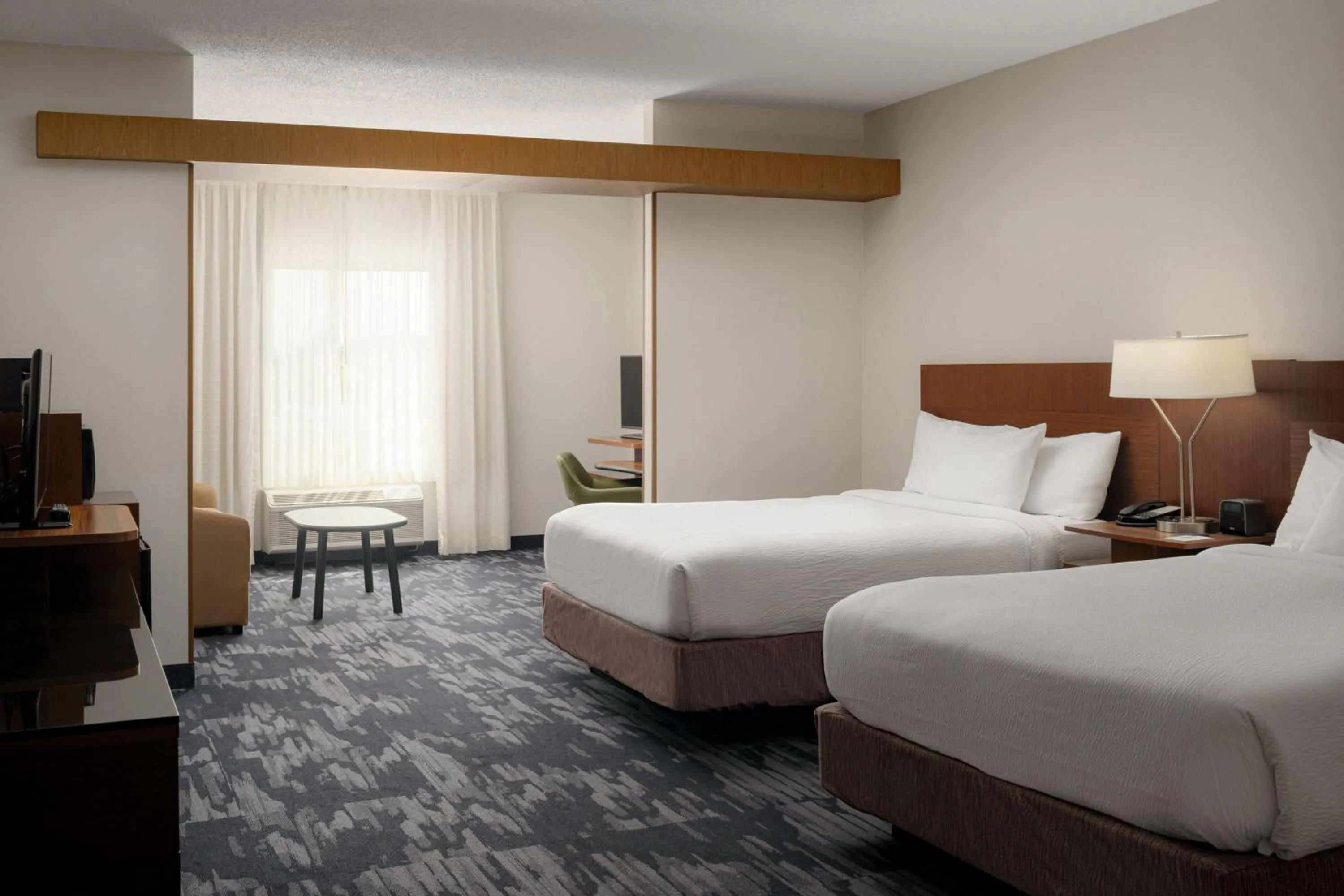 Photo of the whole room, Bed in Fairfield Inn & Suites by Marriott Columbia