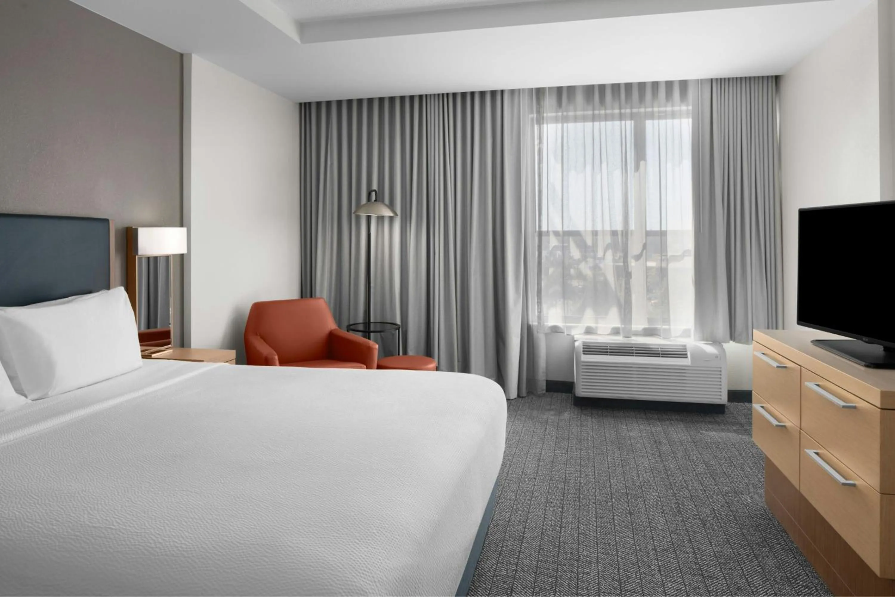 Bedroom, Bed in Courtyard by Marriott Charleston Summerville