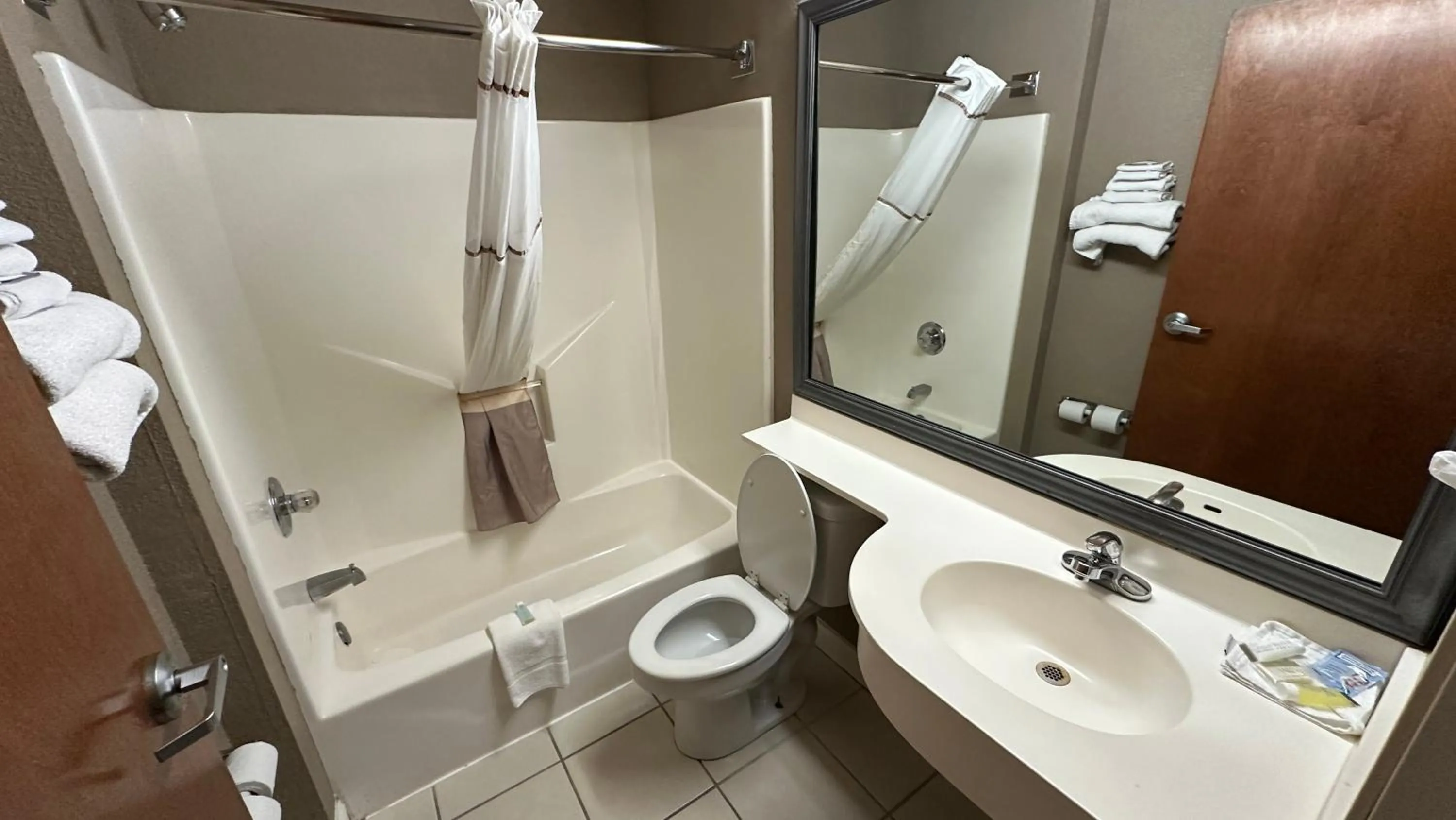 Bathroom in Microtel Inn and Suites By Wyndham Miami OK