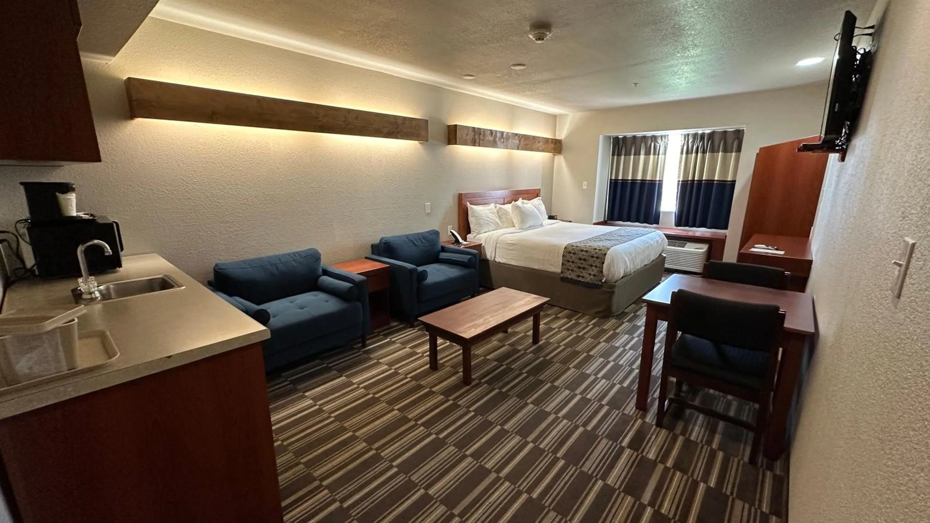 Bedroom, Bed in Microtel Inn and Suites By Wyndham Miami OK