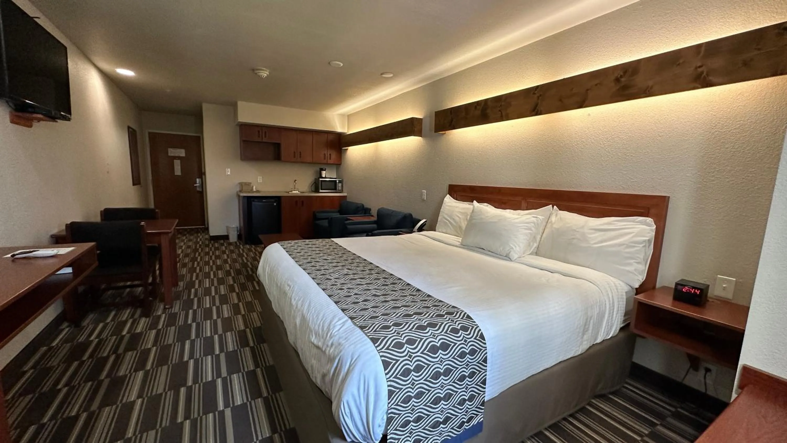 Bedroom, Bed in Microtel Inn and Suites By Wyndham Miami OK