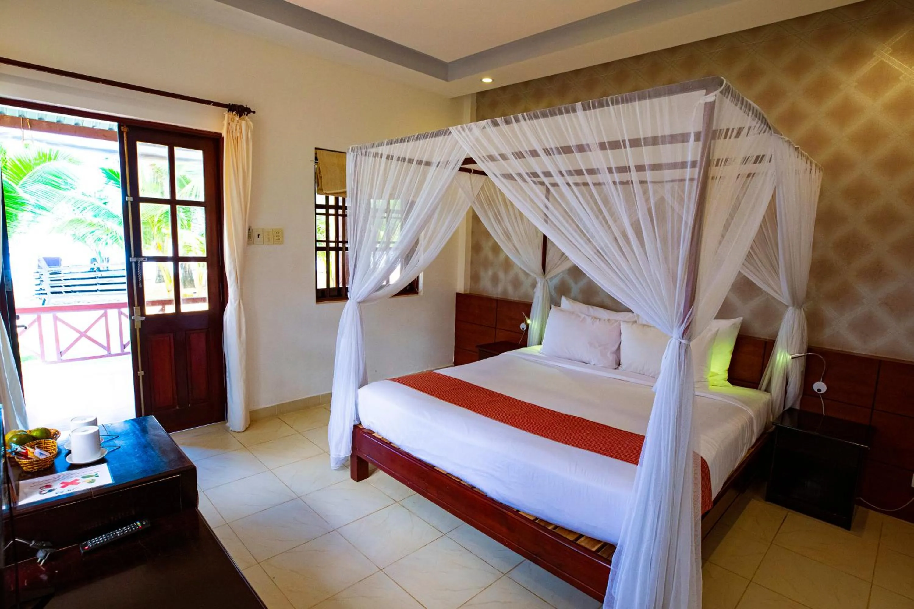 Photo of the whole room, Bed in Sea Star Resort