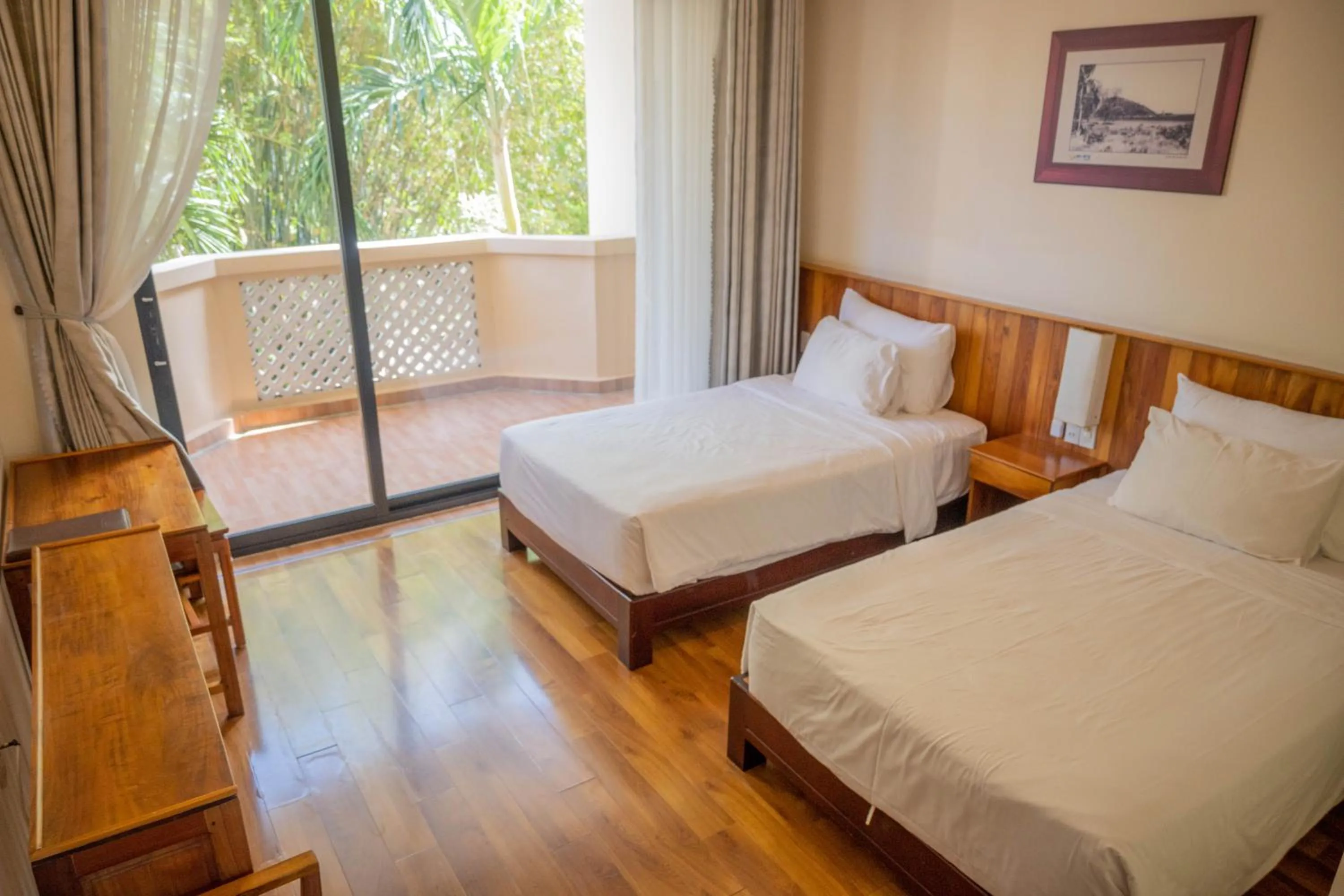 Photo of the whole room, Bed in Sea Star Resort
