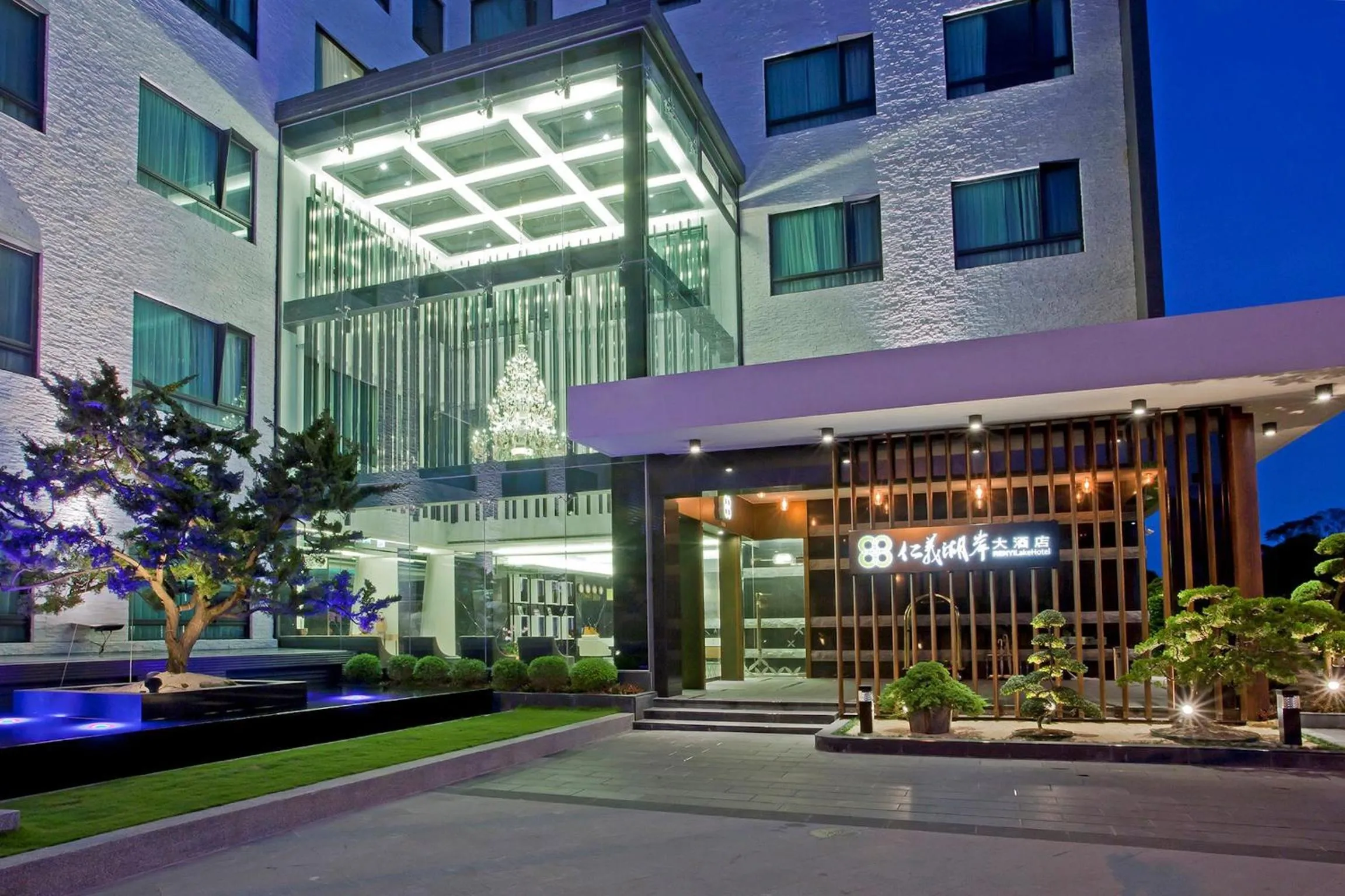 Facade/entrance in Renyi Lake Hotel