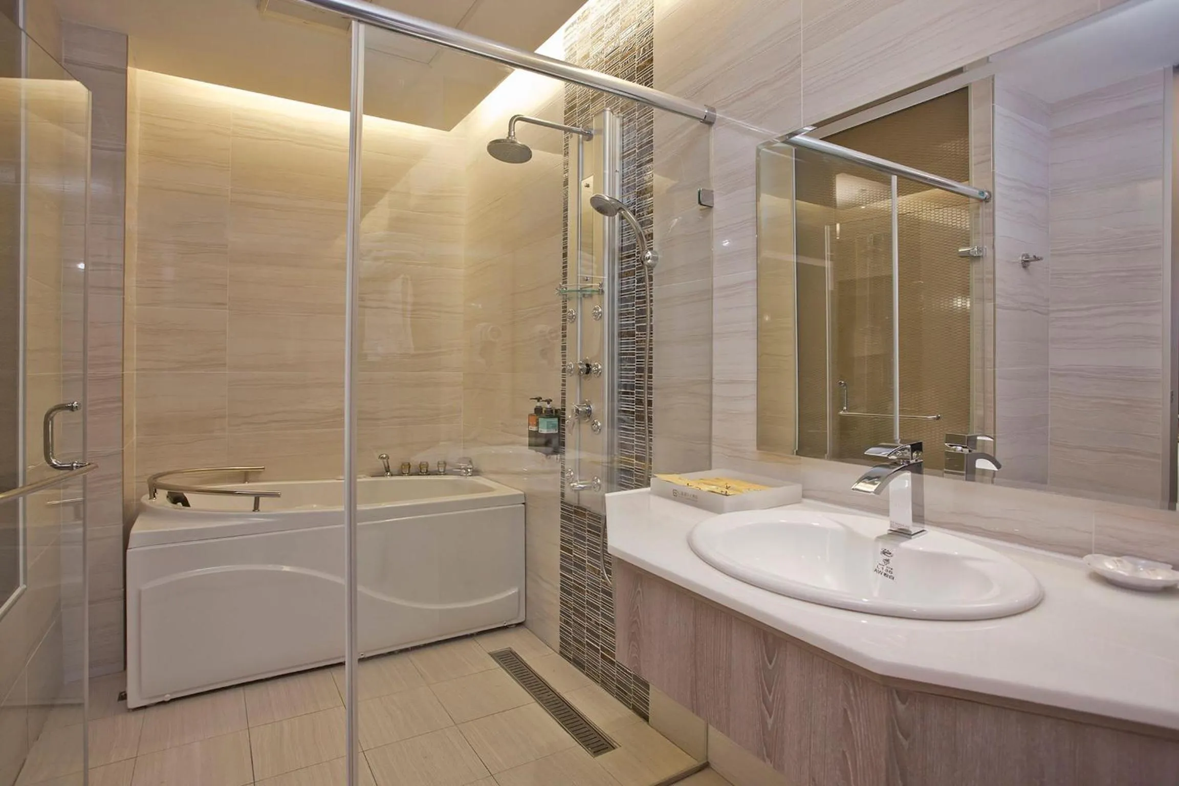 Bathroom in Renyi Lake Hotel