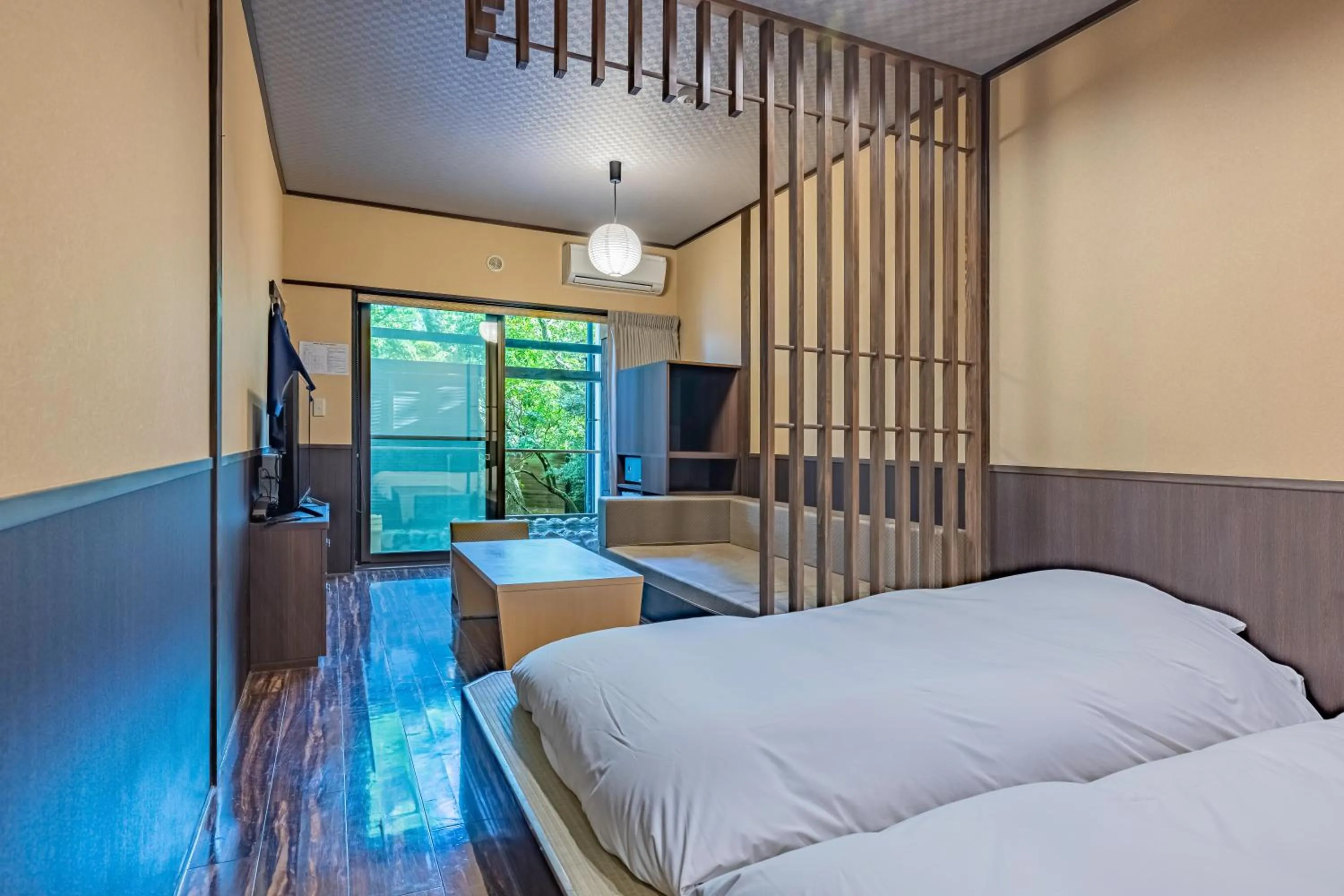 Photo of the whole room, Bed in Sengokuhara Shinanoki Ichinoyu