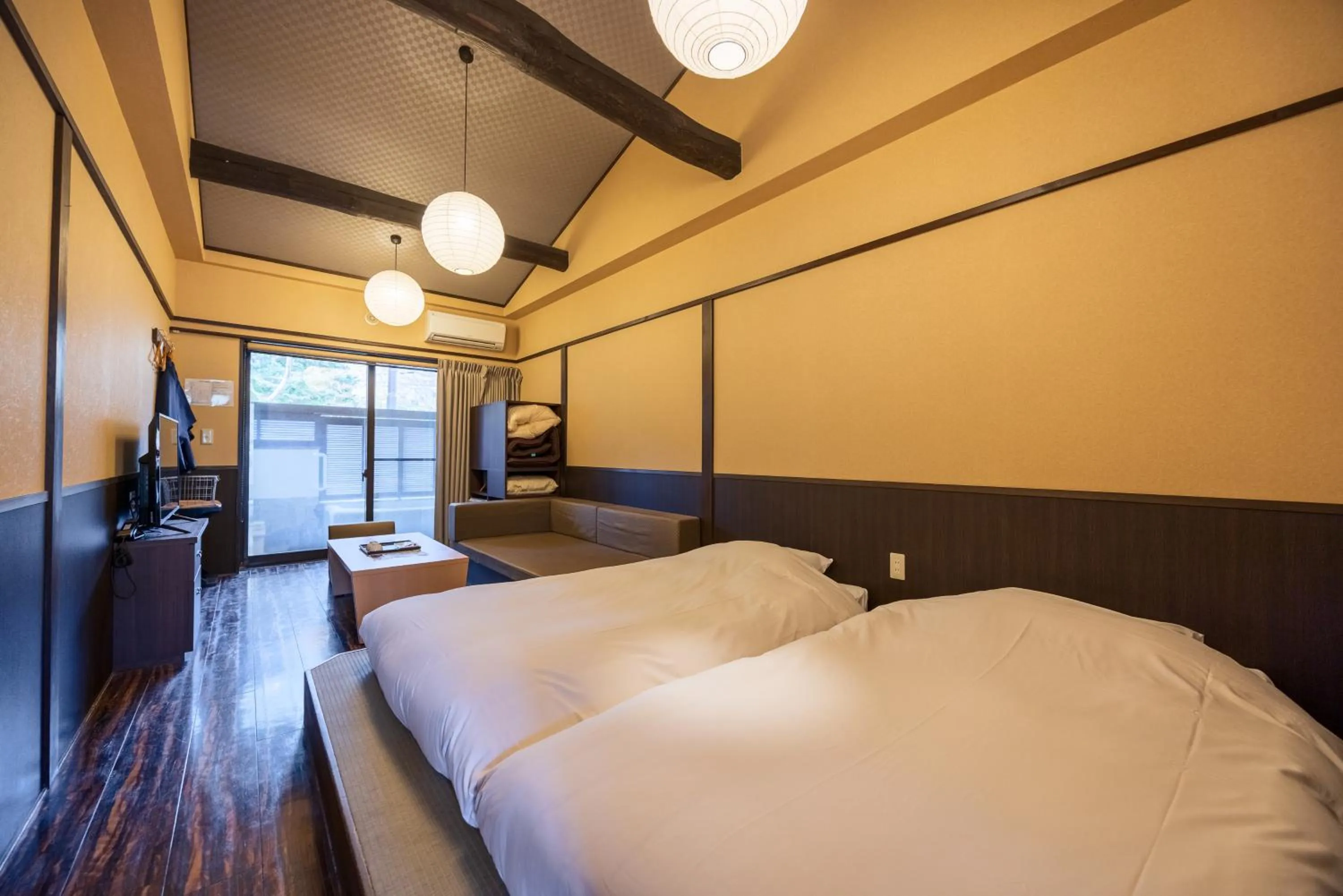 Photo of the whole room, Bed in Sengokuhara Shinanoki Ichinoyu