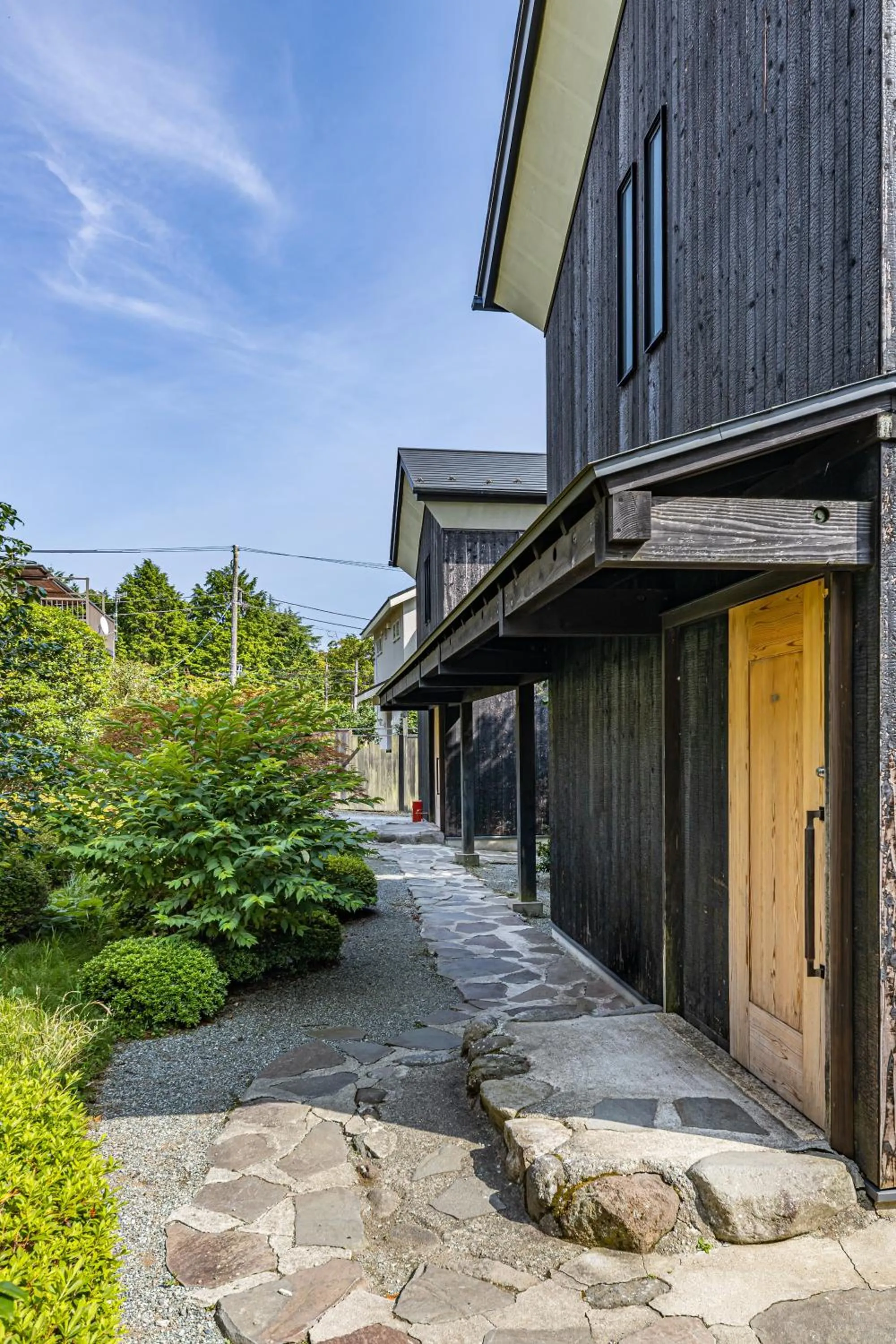 Property building in Sengokuhara Shinanoki Ichinoyu