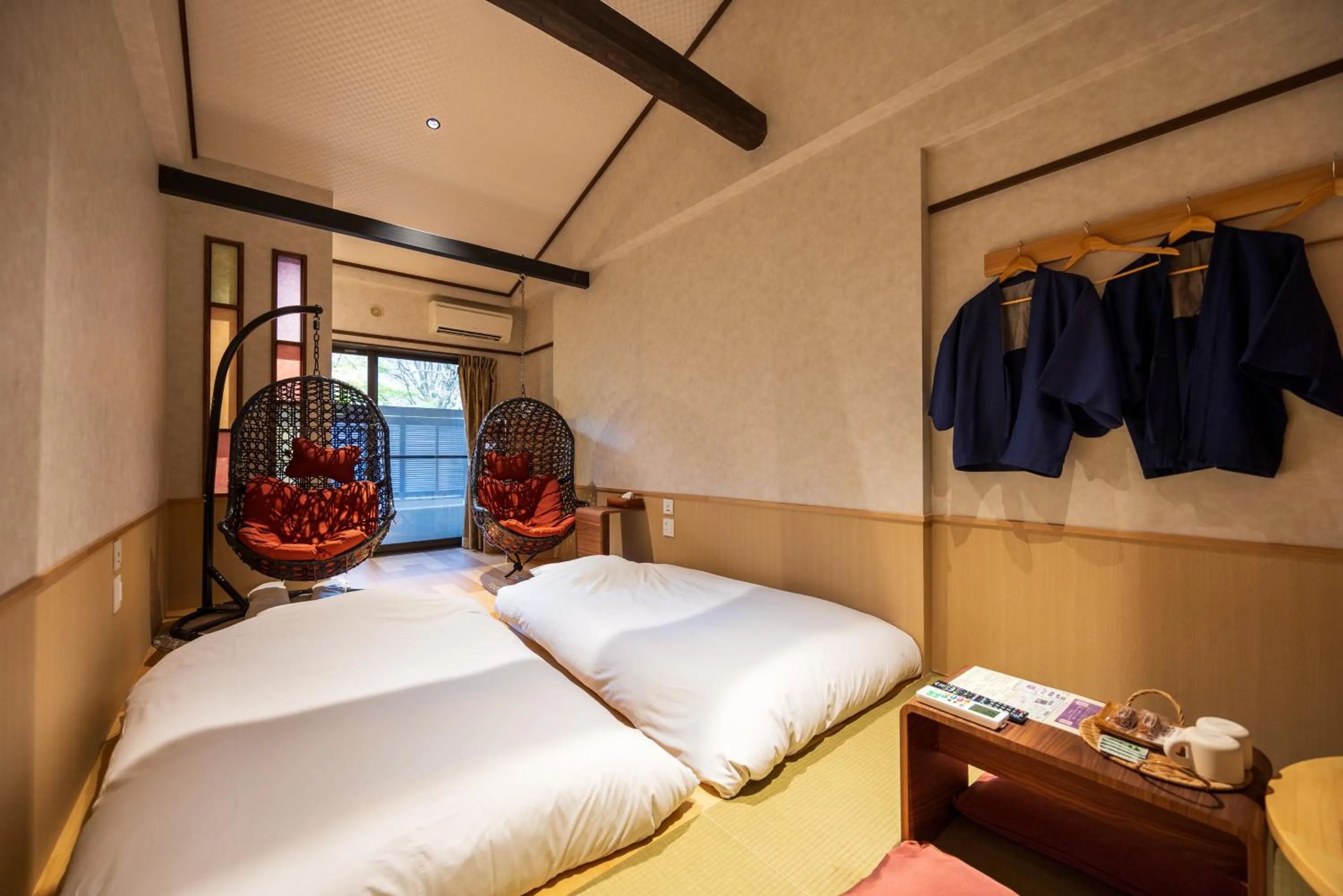 Photo of the whole room, Bed in Sengokuhara Shinanoki Ichinoyu