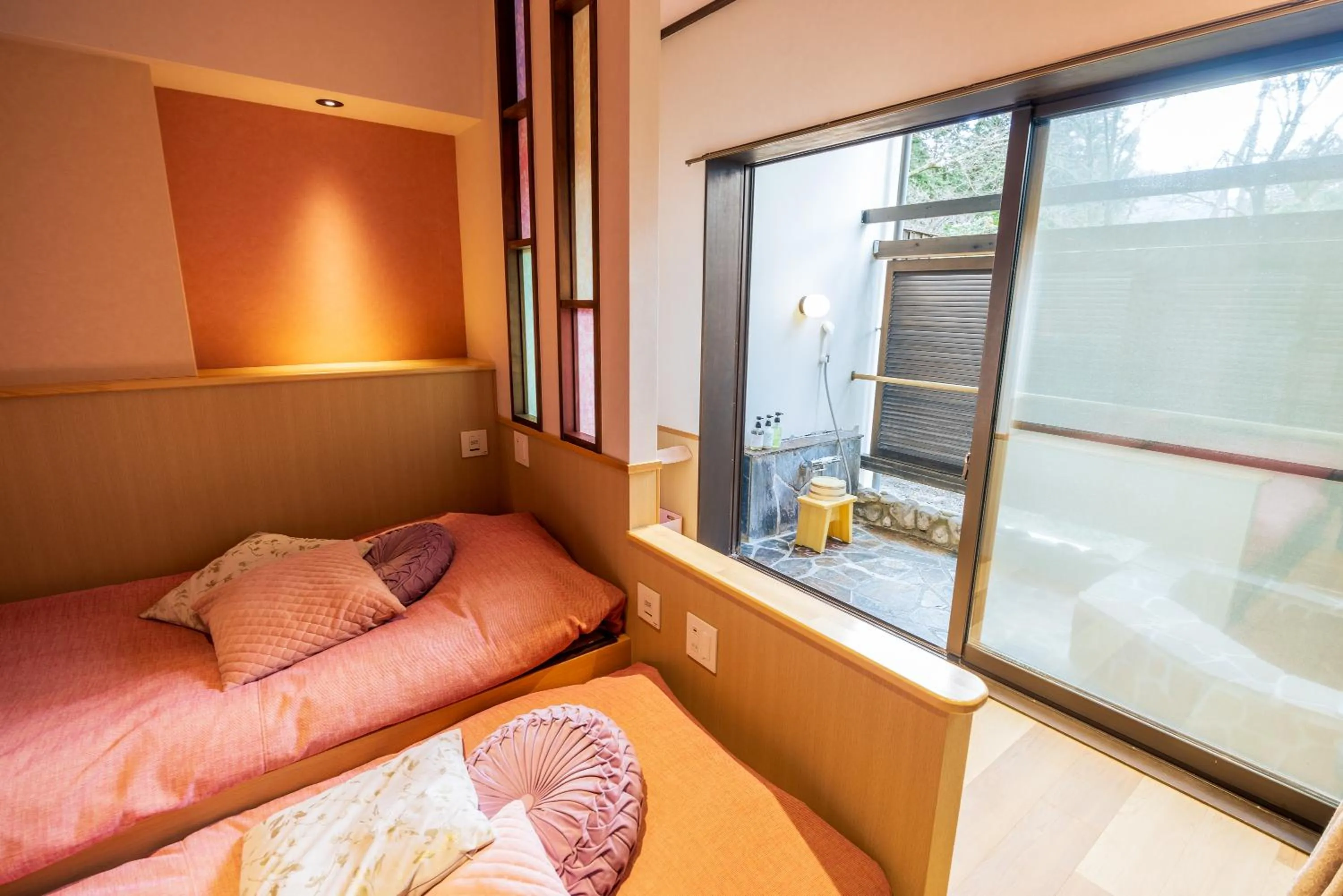 Photo of the whole room, Bed in Sengokuhara Shinanoki Ichinoyu