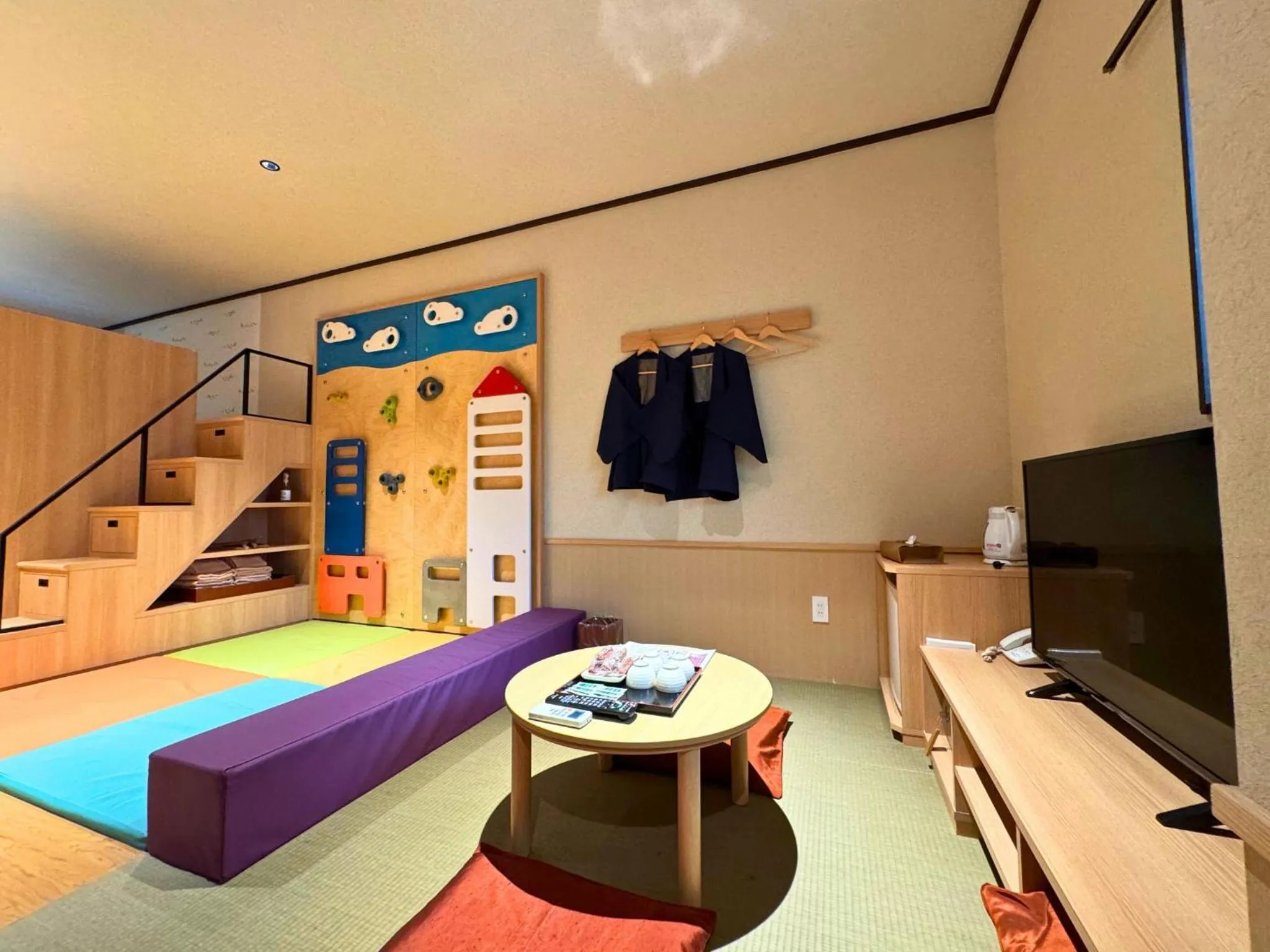 Living room, Bed in Sengokuhara Shinanoki Ichinoyu