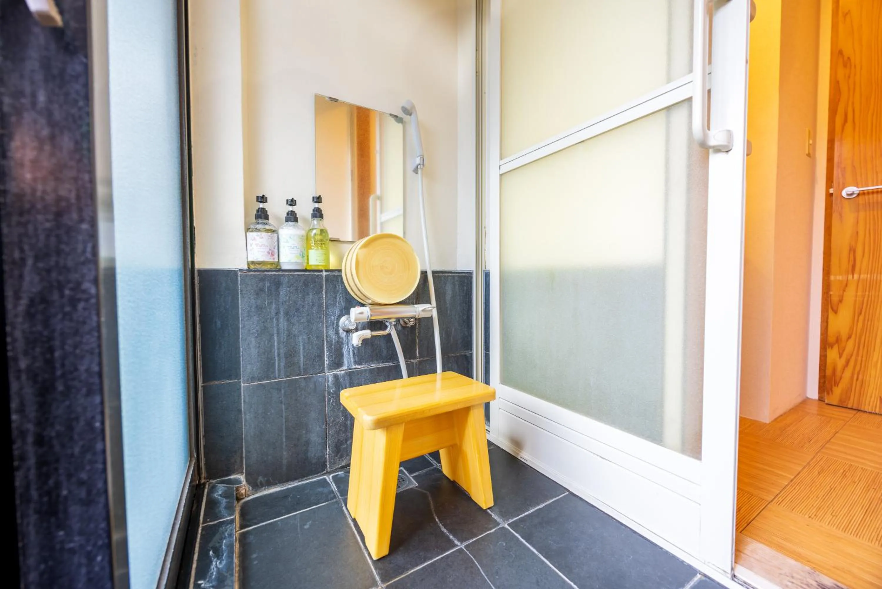 Shower in Sengokuhara Shinanoki Ichinoyu