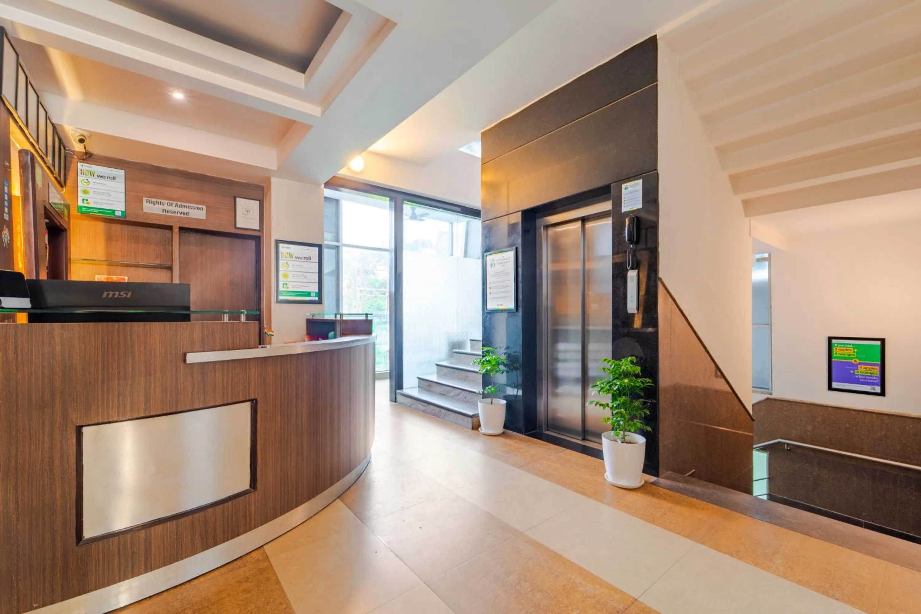 Lobby or reception in Treebo Shivam Inn Near Singapore Mall