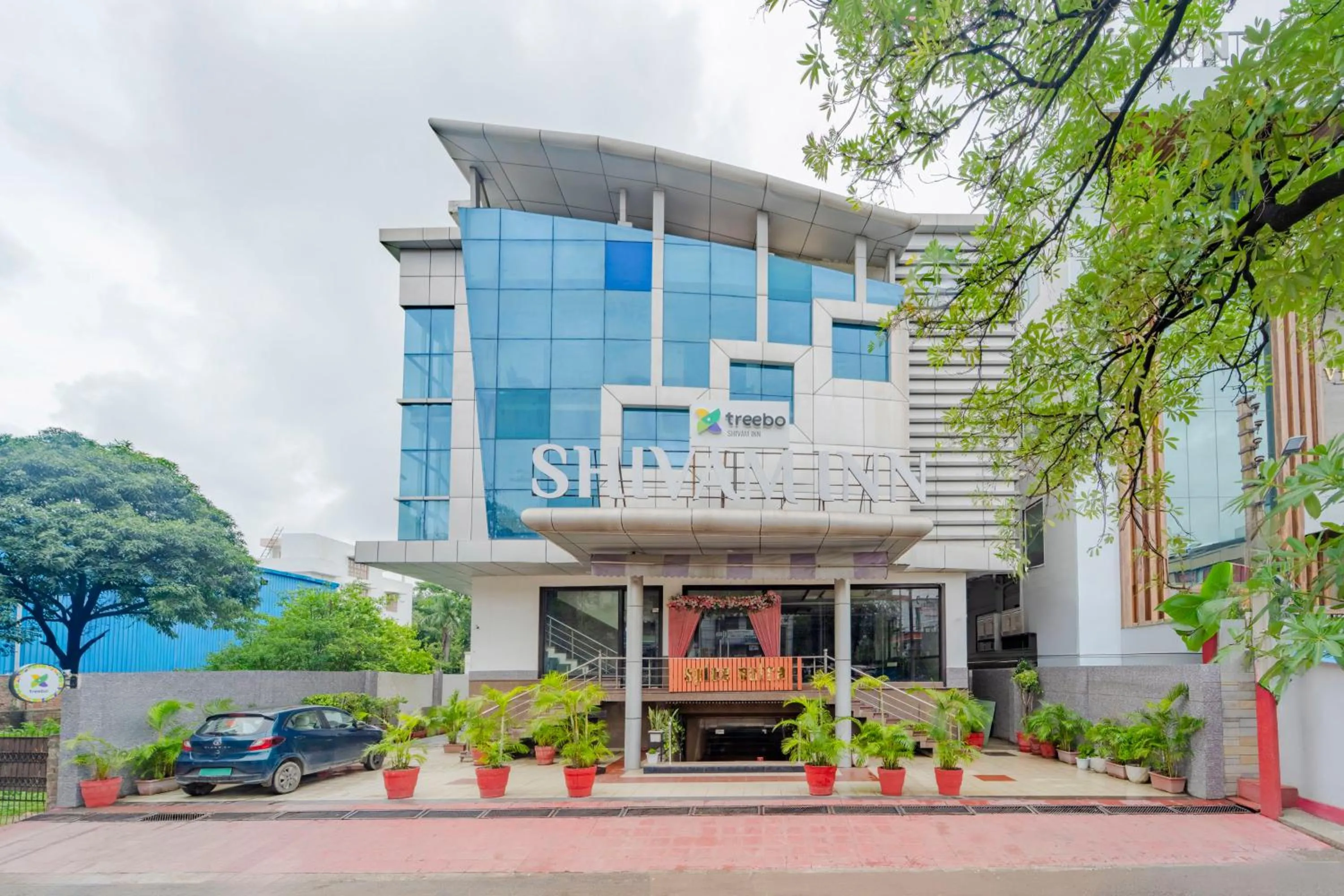 Property building in Treebo Shivam Inn Near Singapore Mall