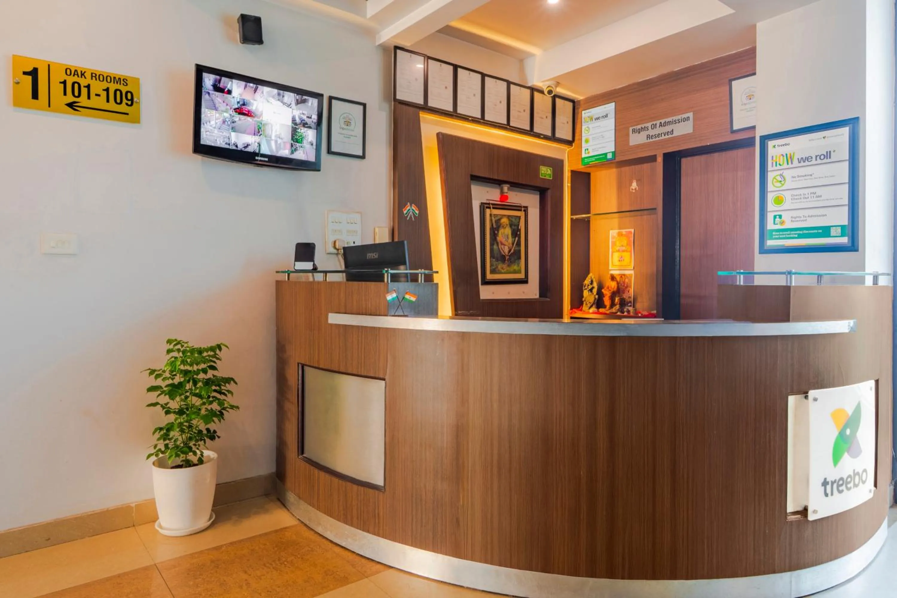 Lobby or reception in Treebo Shivam Inn Near Singapore Mall