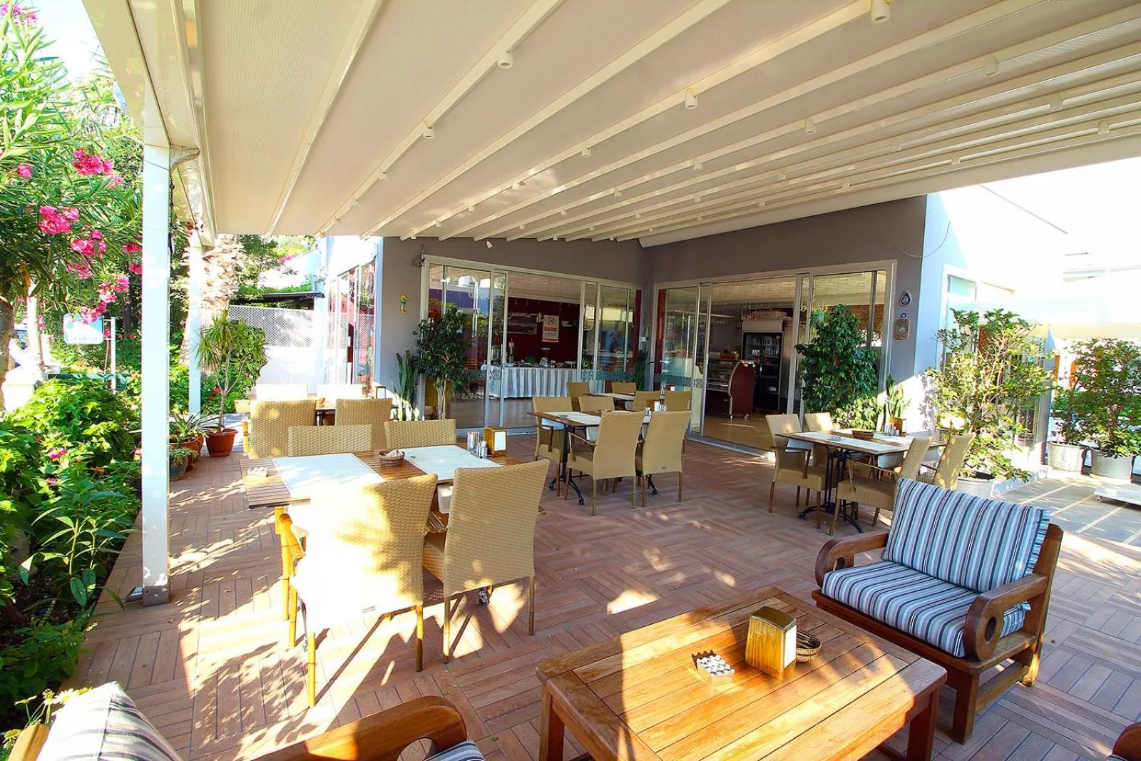 Restaurant/places to eat in The Losh Hotel