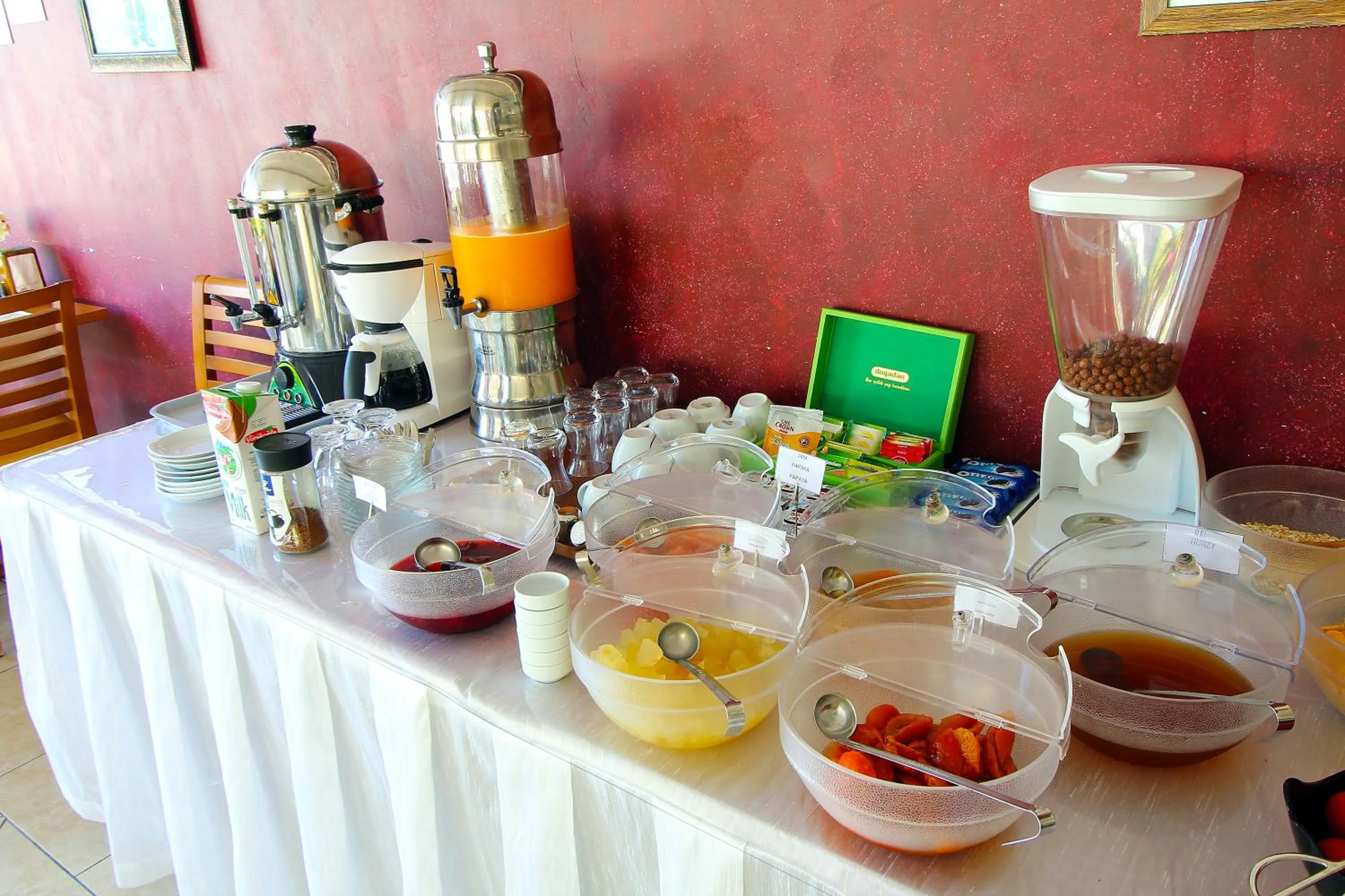 Coffee/tea facilities in The Losh Hotel