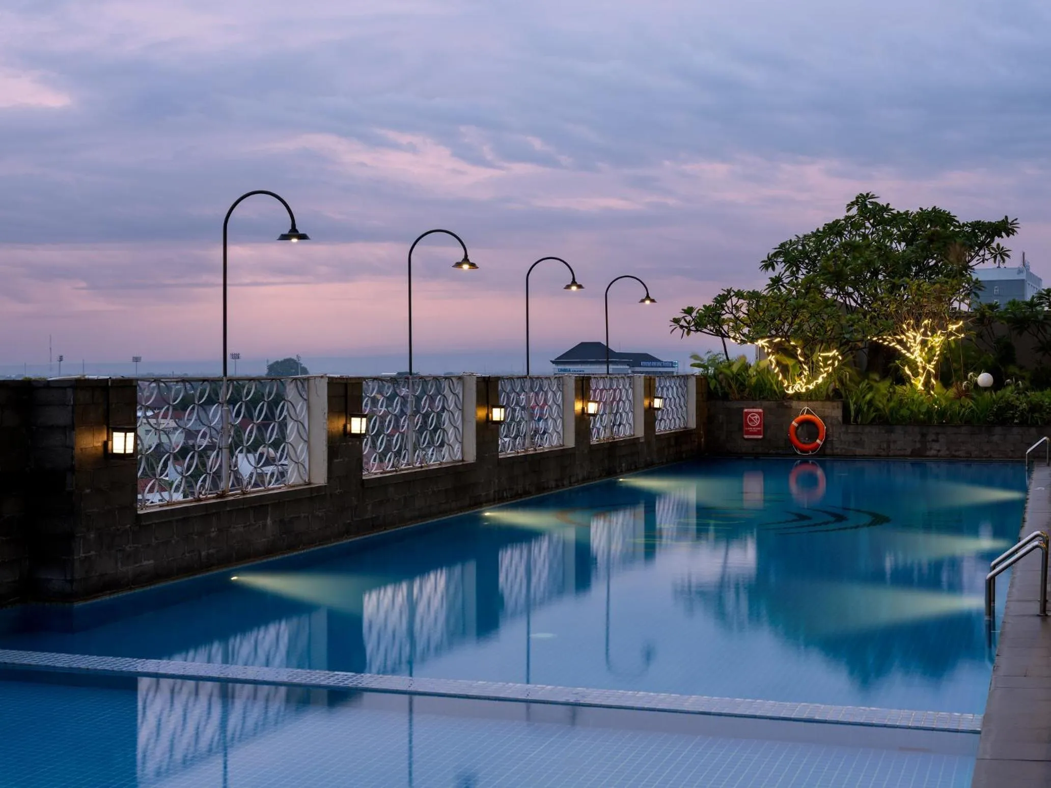 Swimming pool in Aston Solo Hotel