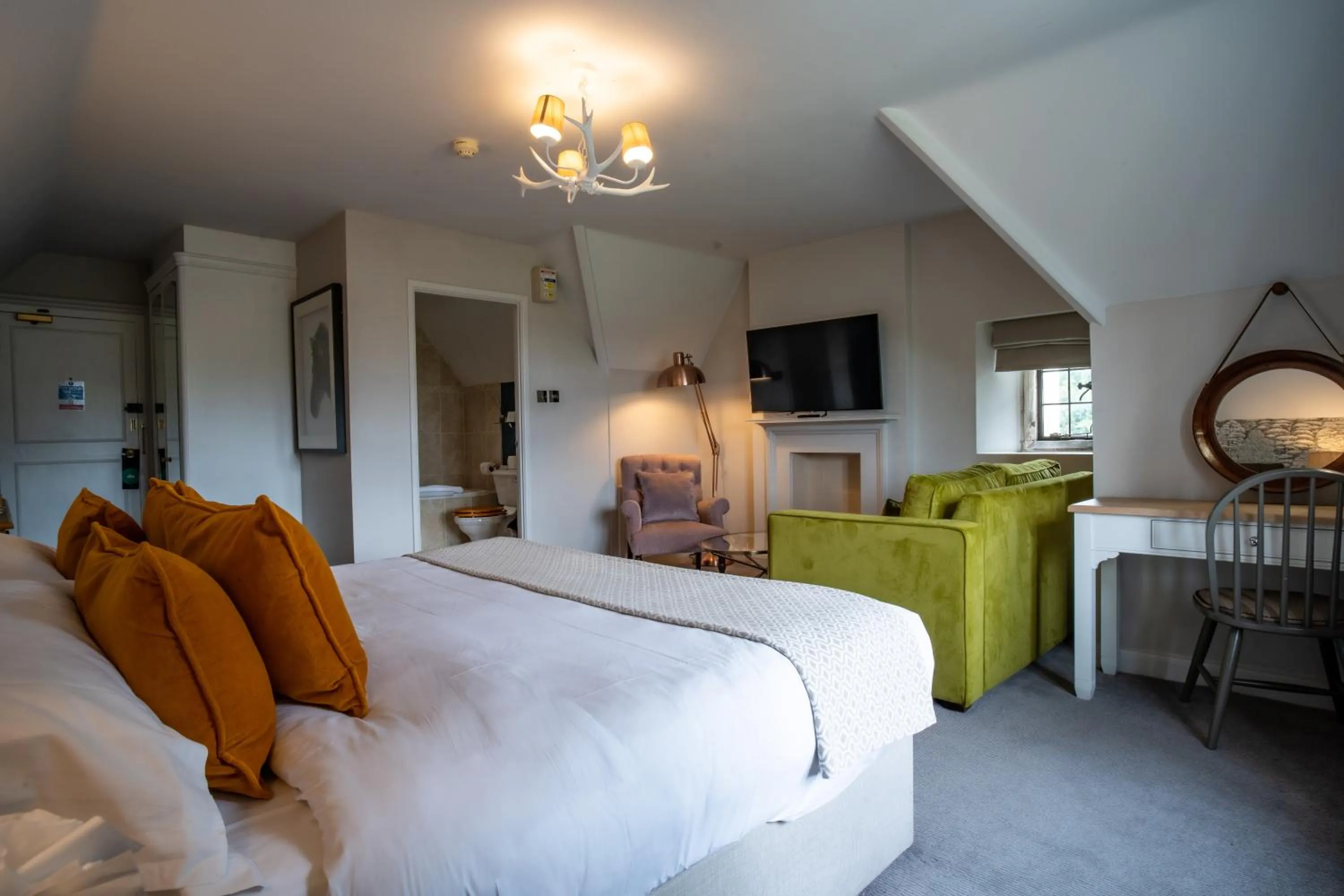 Photo of the whole room, Bed in Stonehouse Court Hotel - A Bespoke Hotel