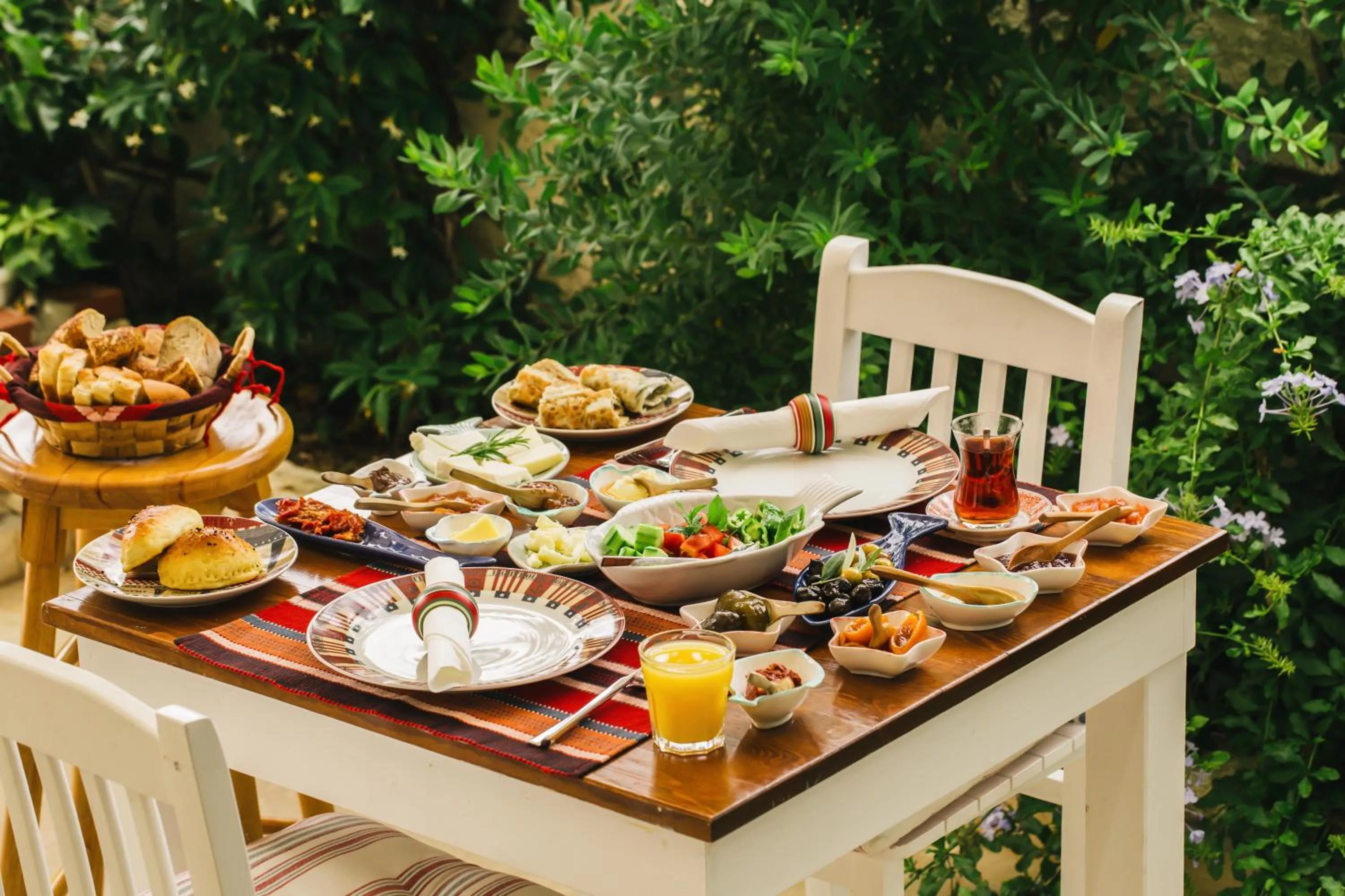 Food and drinks in Fora Konak Alacati