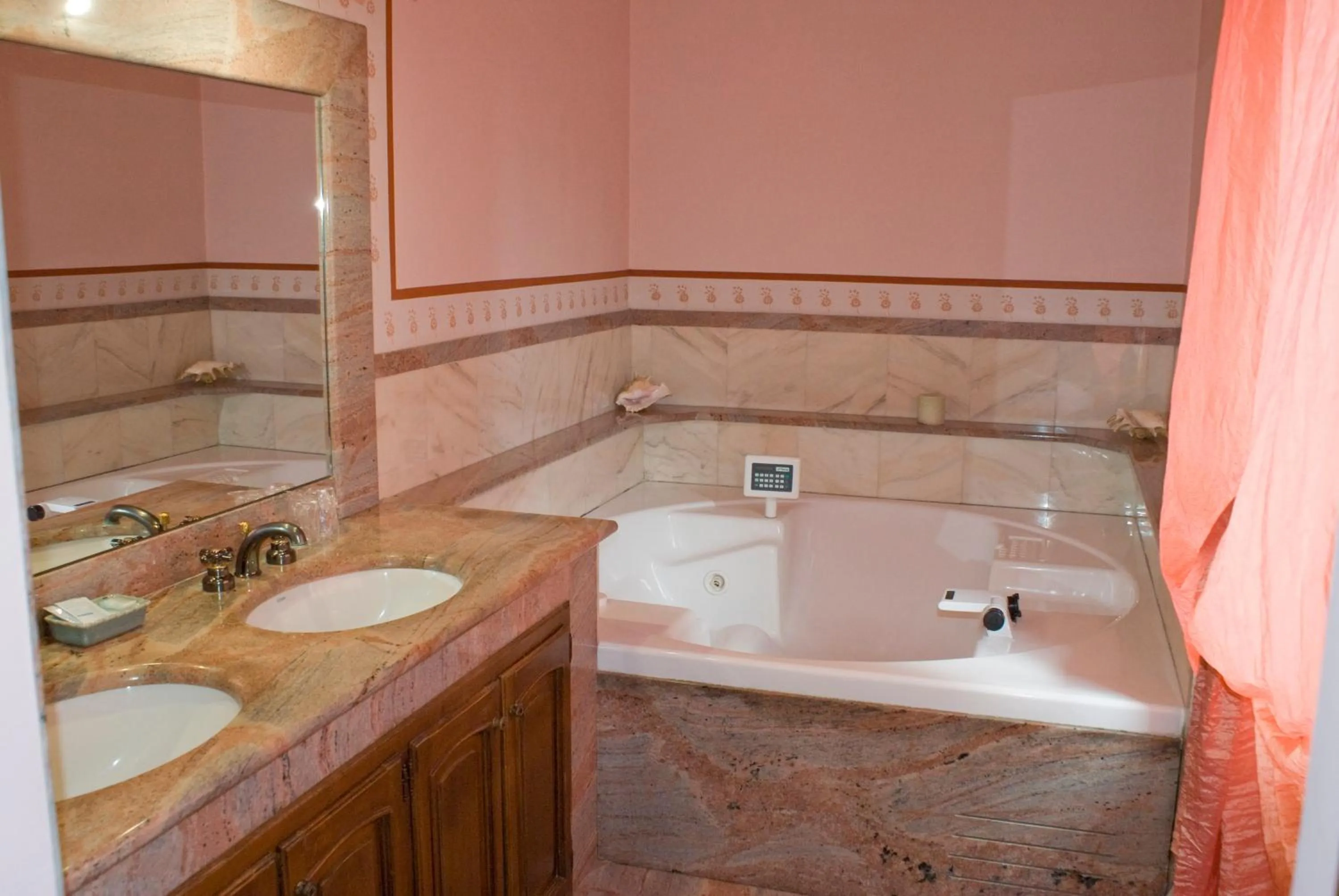 Bathroom in Torre dei Frati Bed & Breakfast