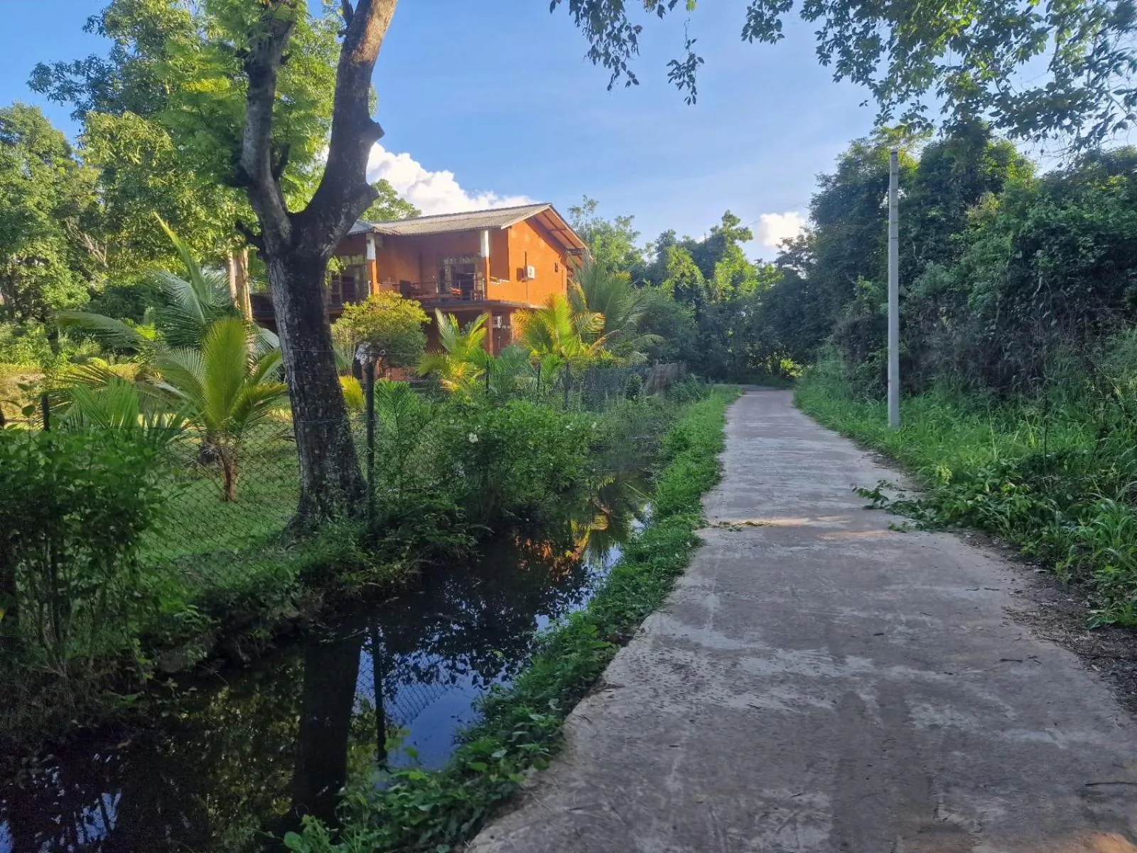 Street view in Sigiriya Cottage