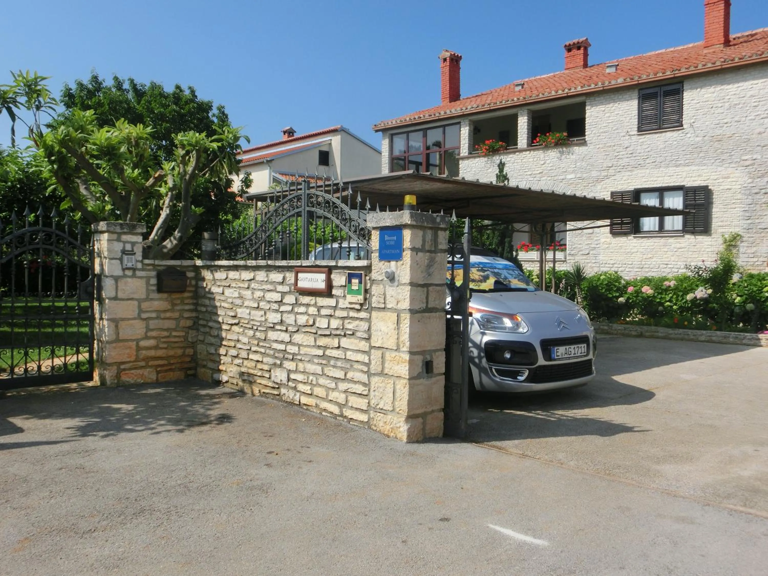 Facade/entrance in Apartmani Villa Otilija
