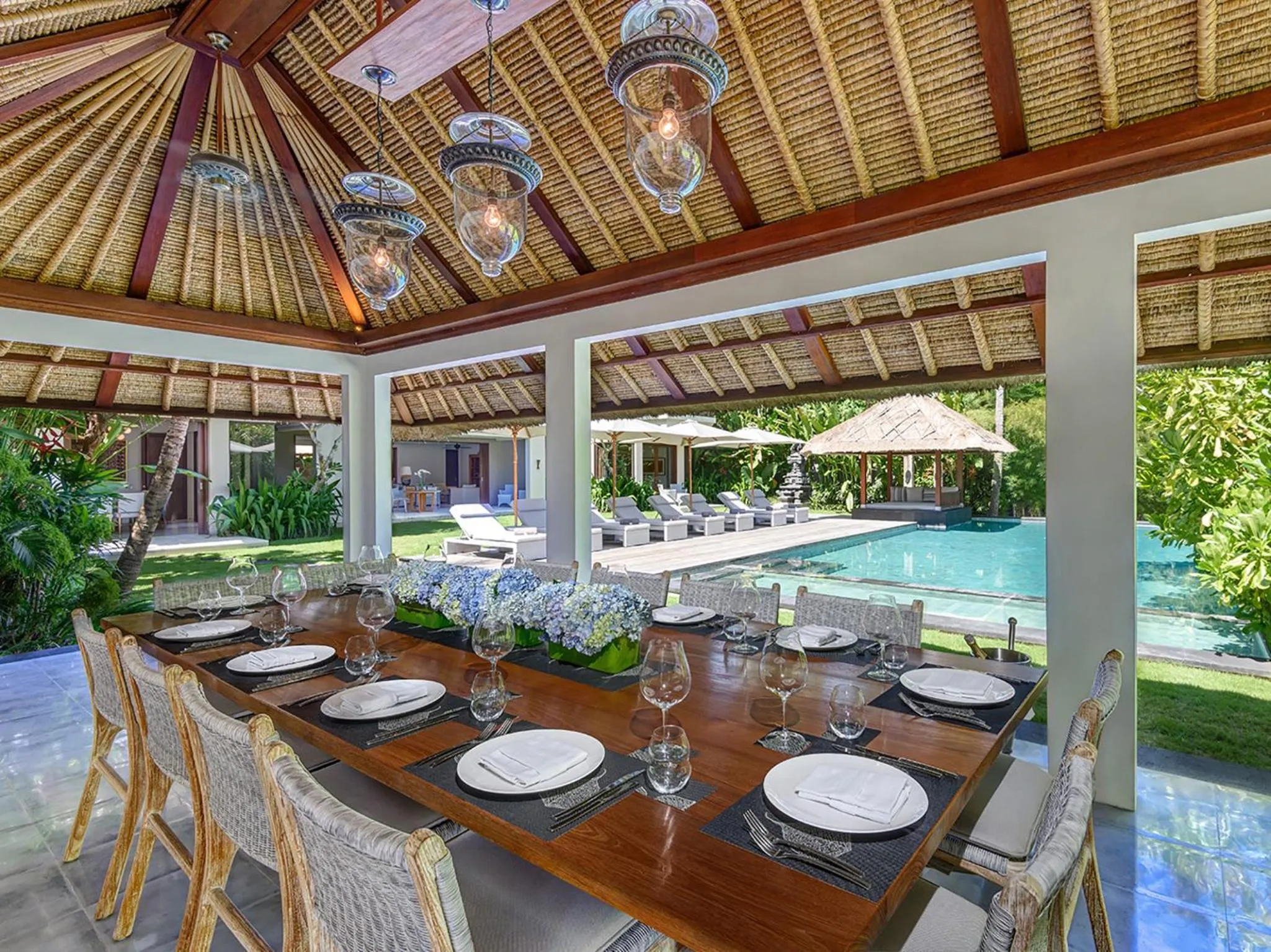 Food and drinks in Seseh Beach Villas