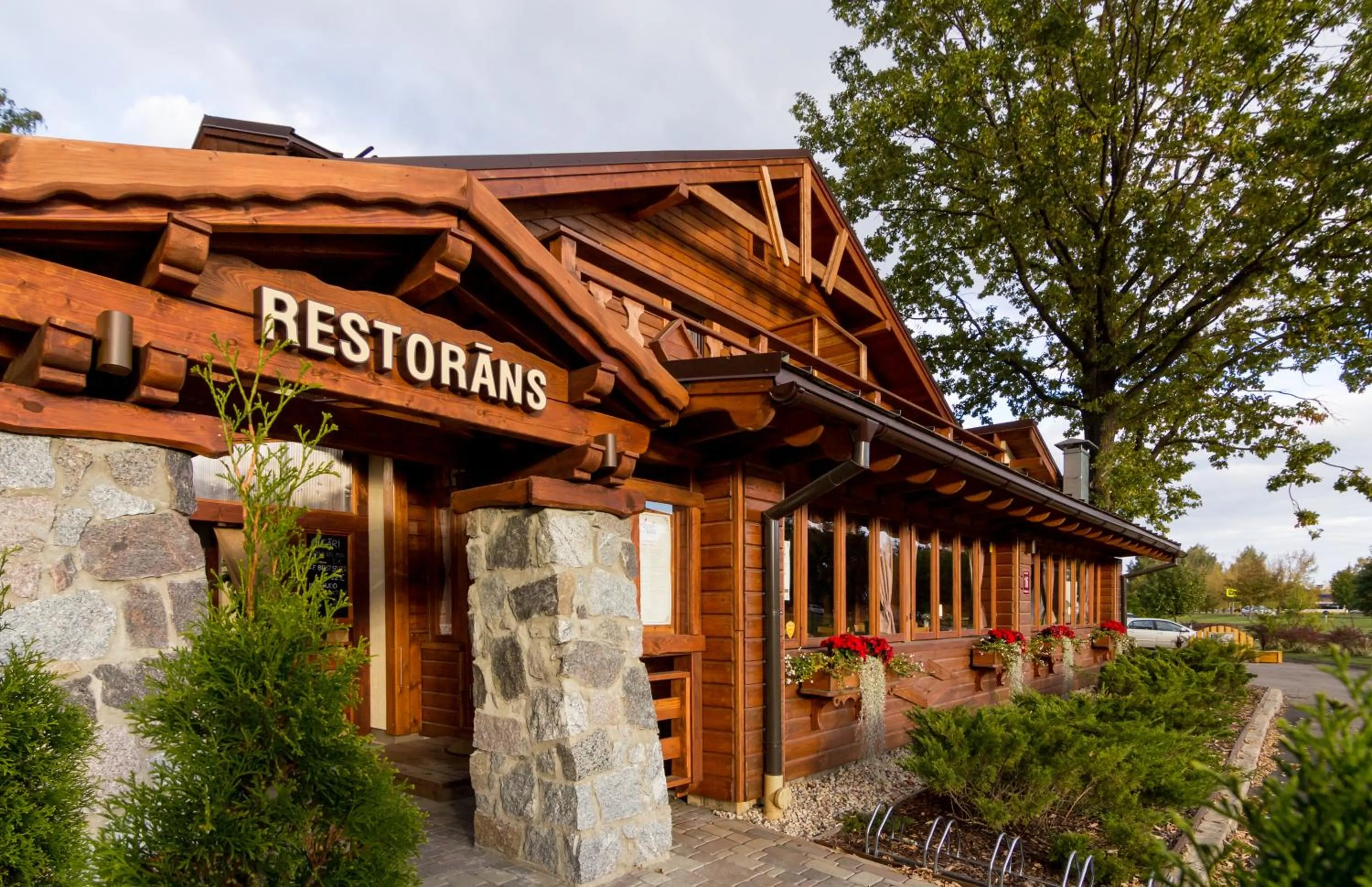 Restaurant/places to eat in Agate Hotel